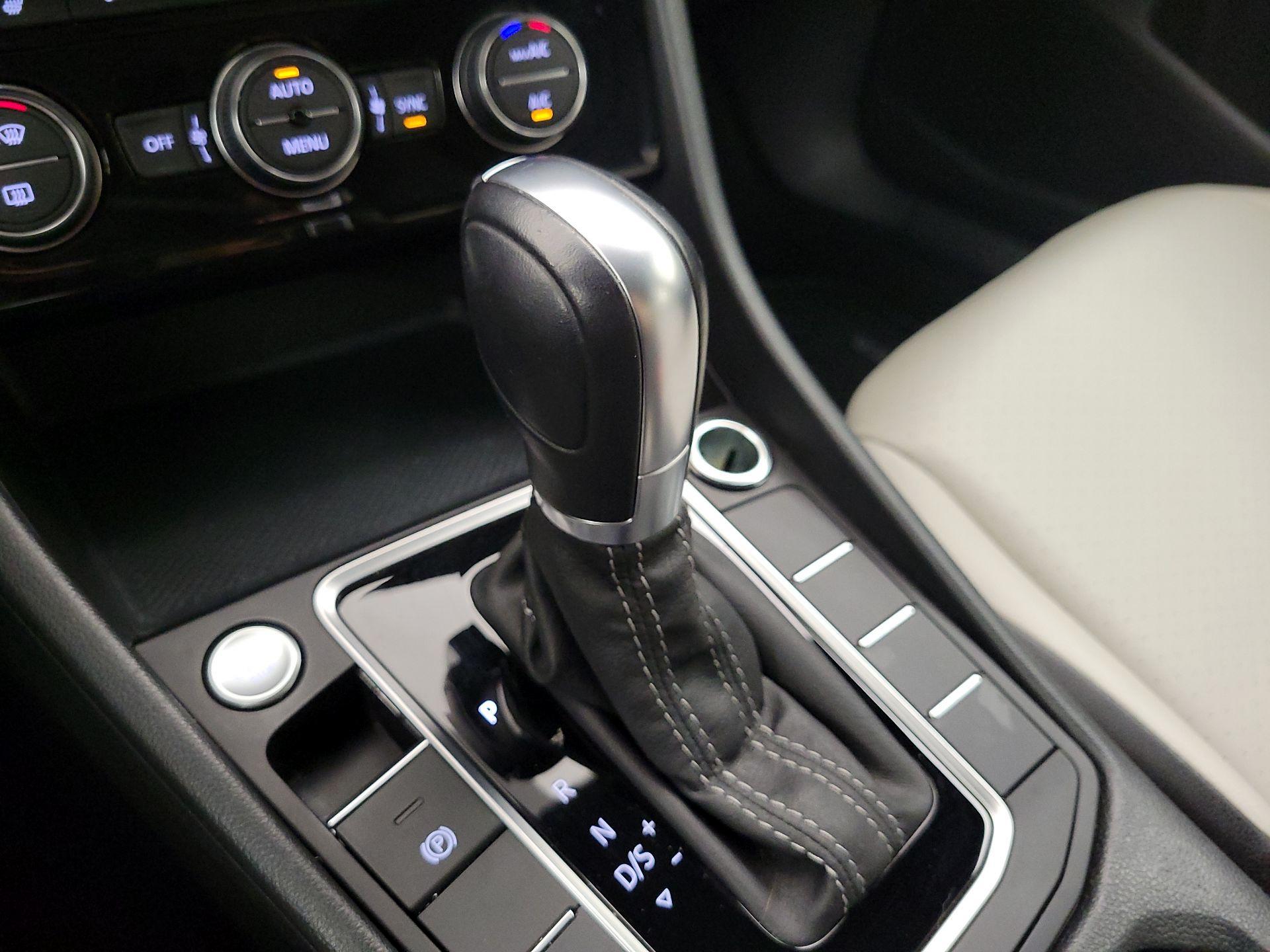 Thumbnail: 2019 Volkswagen Jetta - 17