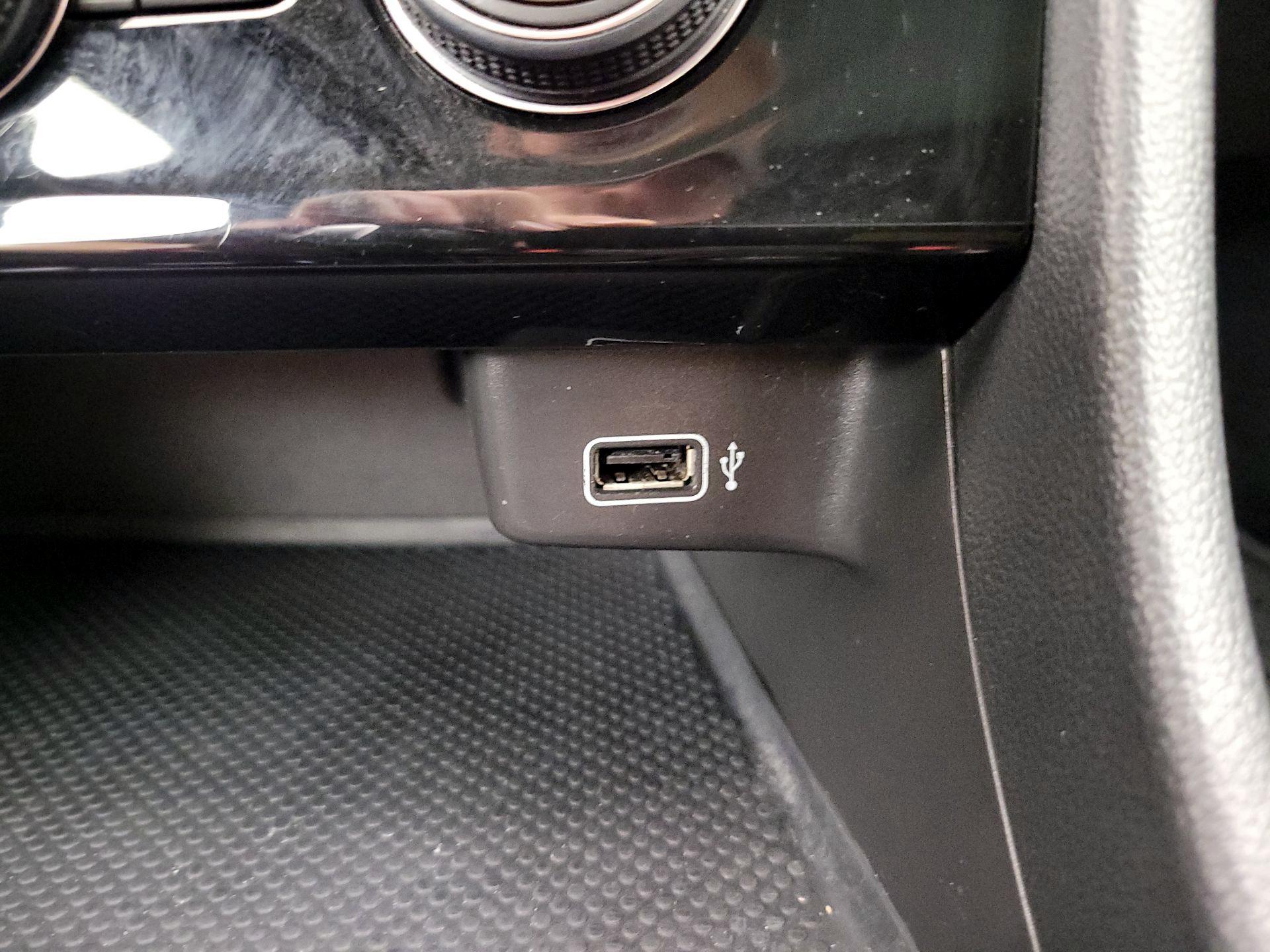 Thumbnail: 2019 Volkswagen Jetta - 18