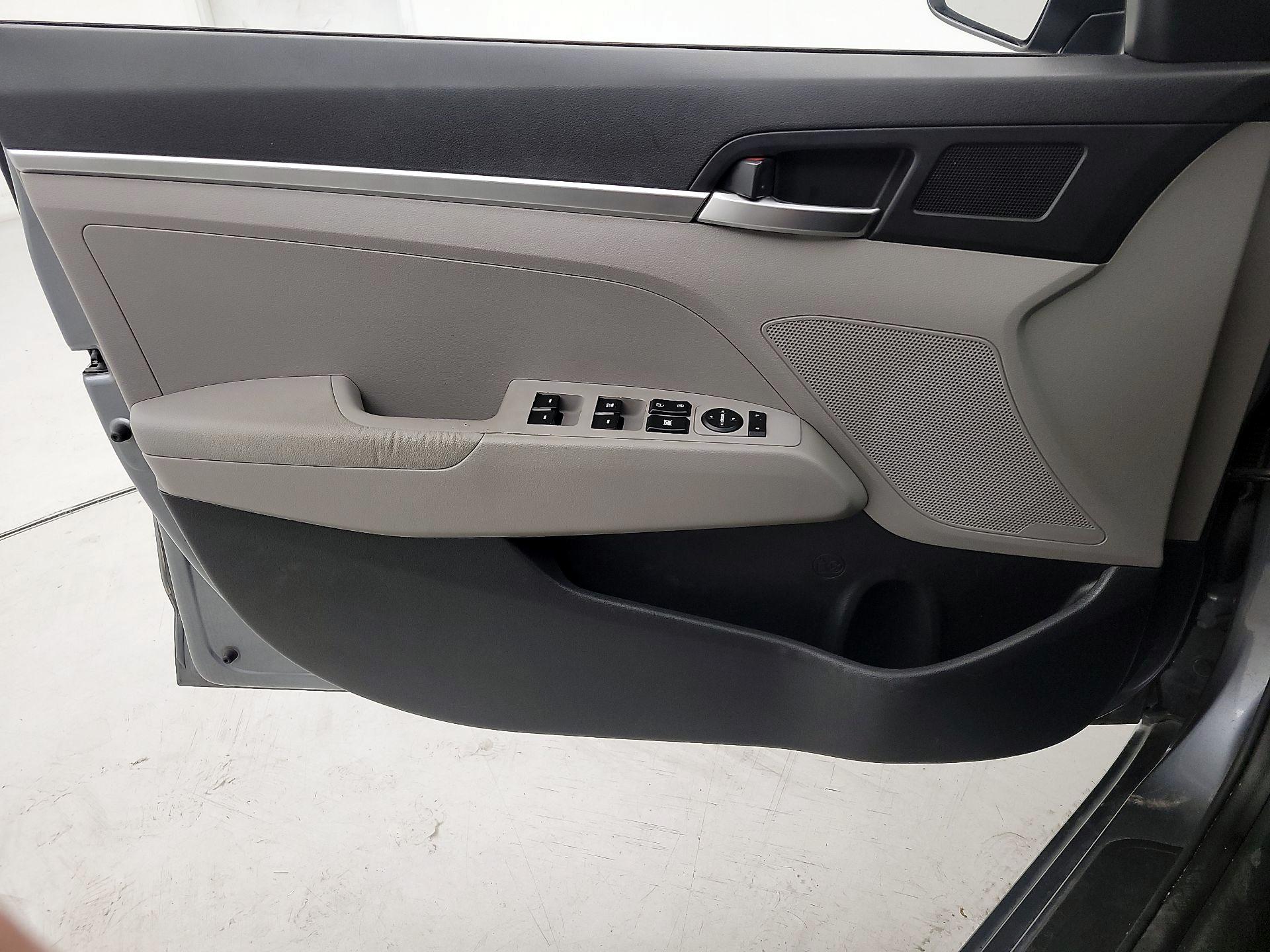 Thumbnail: 2019 Hyundai Elantra - 12