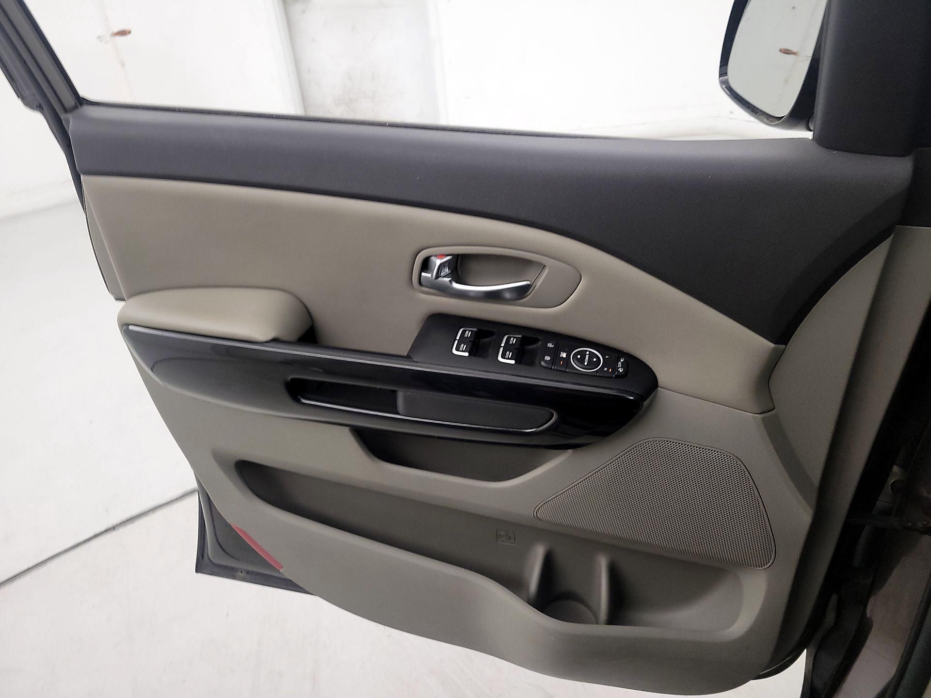 Thumbnail: 2015 Kia Sedona - 12