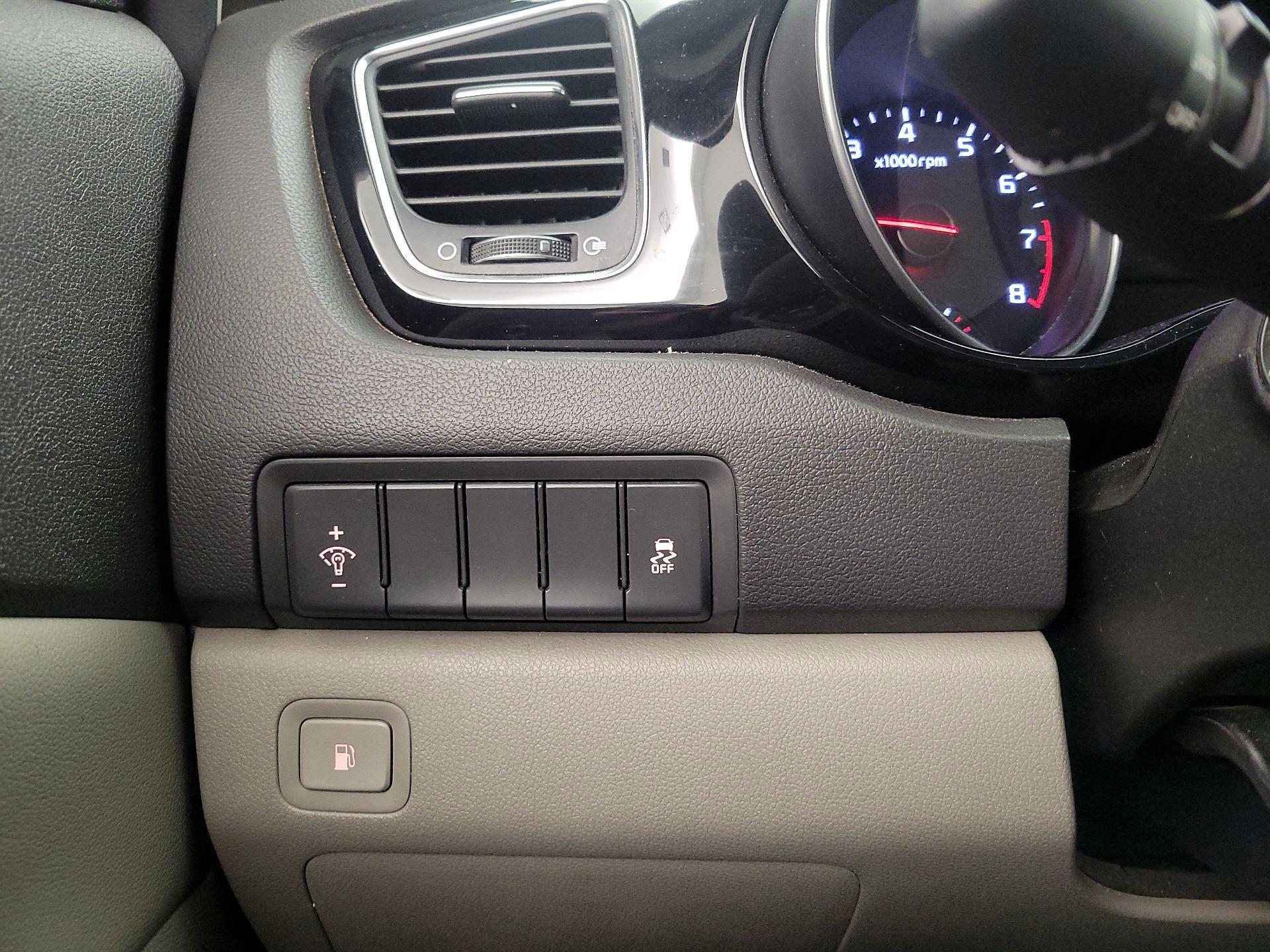 Thumbnail: 2015 Kia Sedona - 13