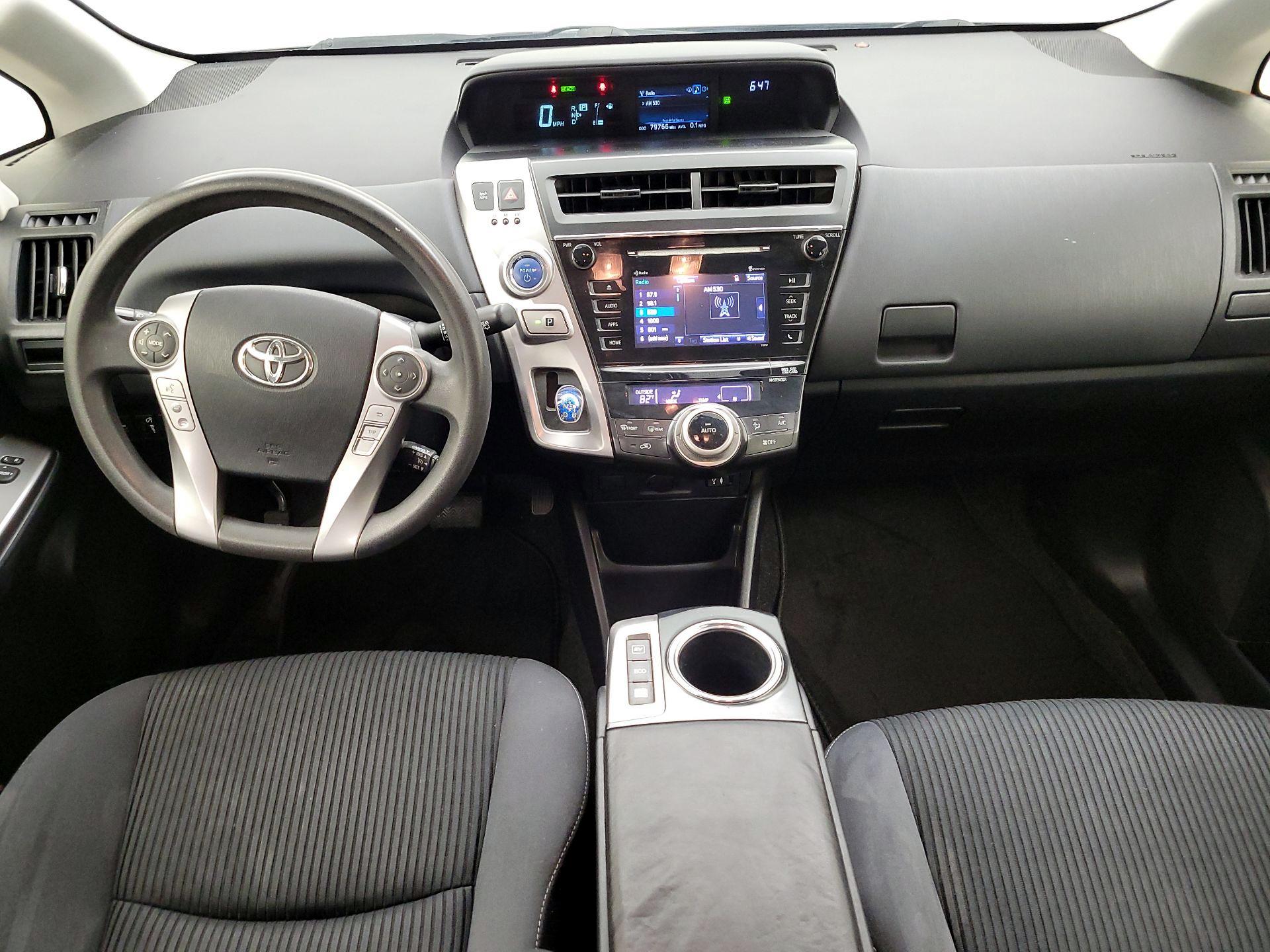 Thumbnail: 2015 Toyota Prius v - 9