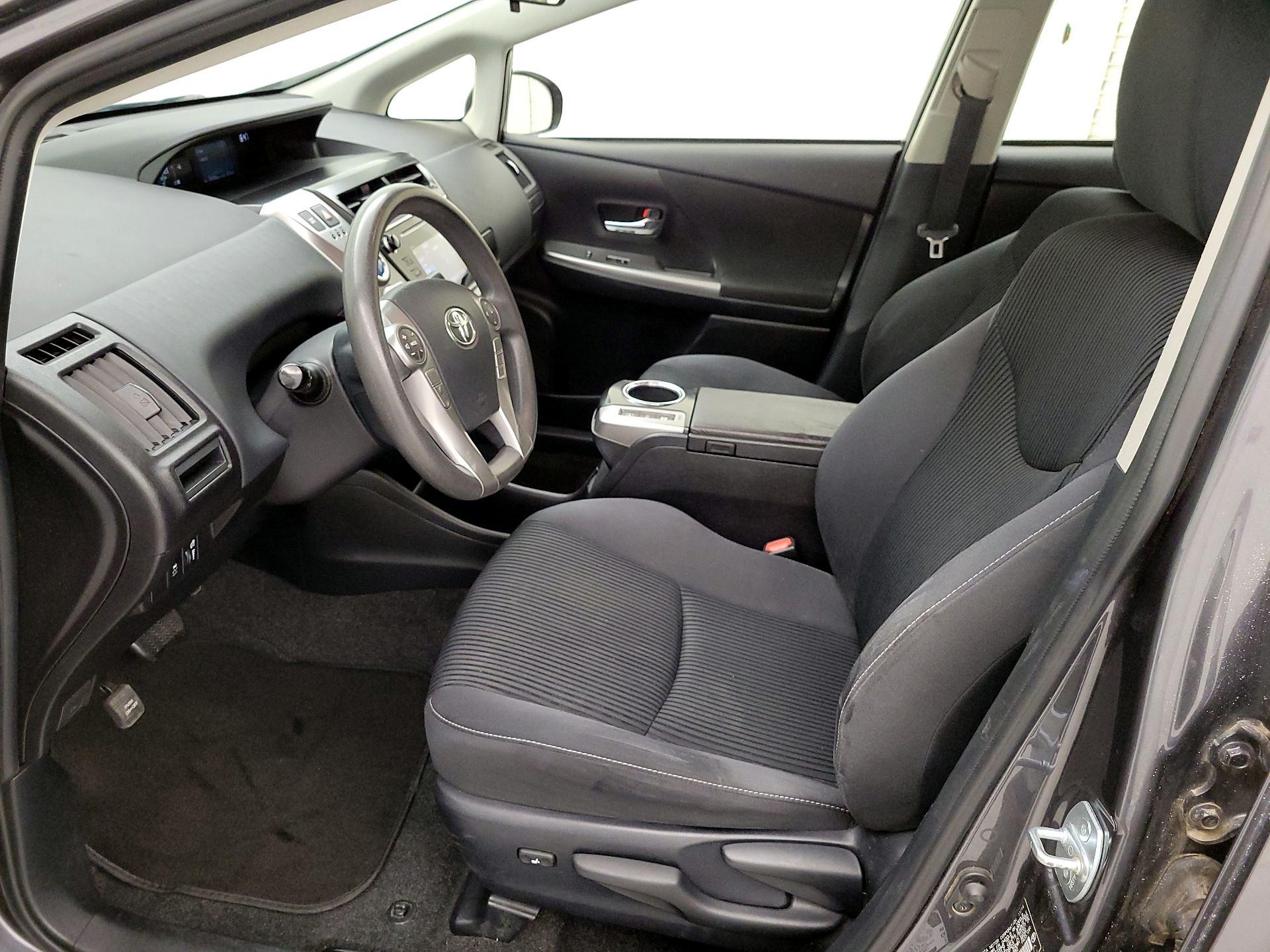 Thumbnail: 2015 Toyota Prius v - 11
