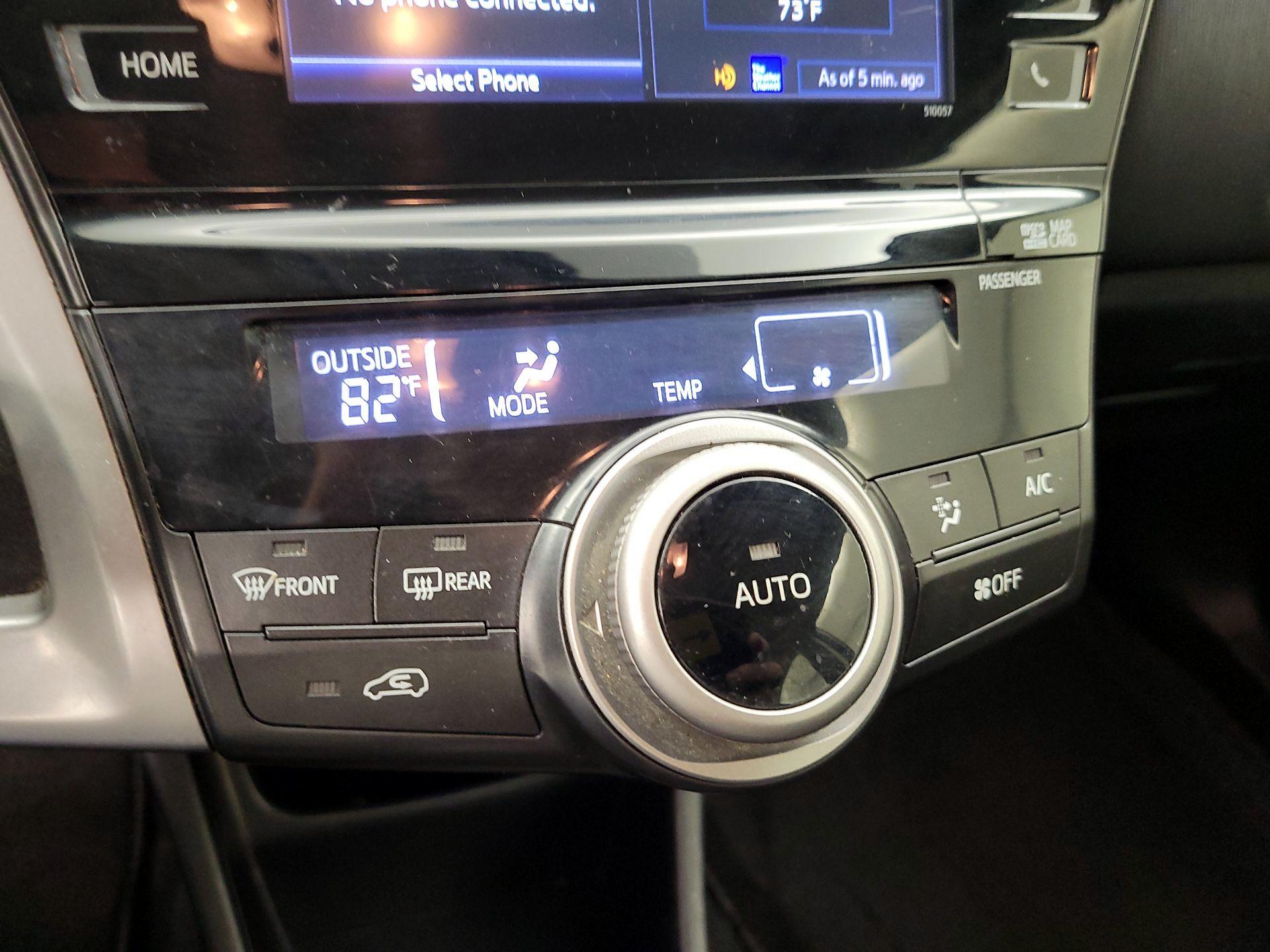 Thumbnail: 2015 Toyota Prius v - 14