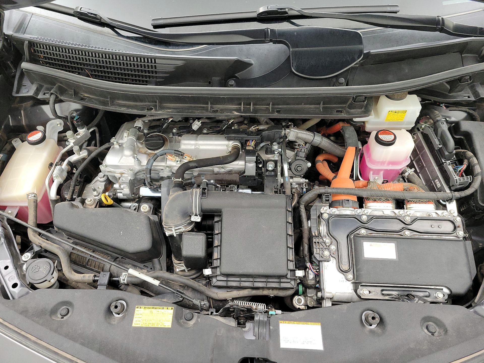 Thumbnail: 2015 Toyota Prius v - 17