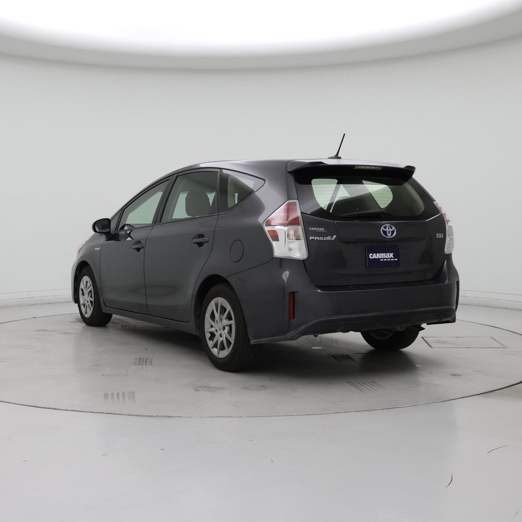 Thumbnail: 2015 Toyota Prius v - 2