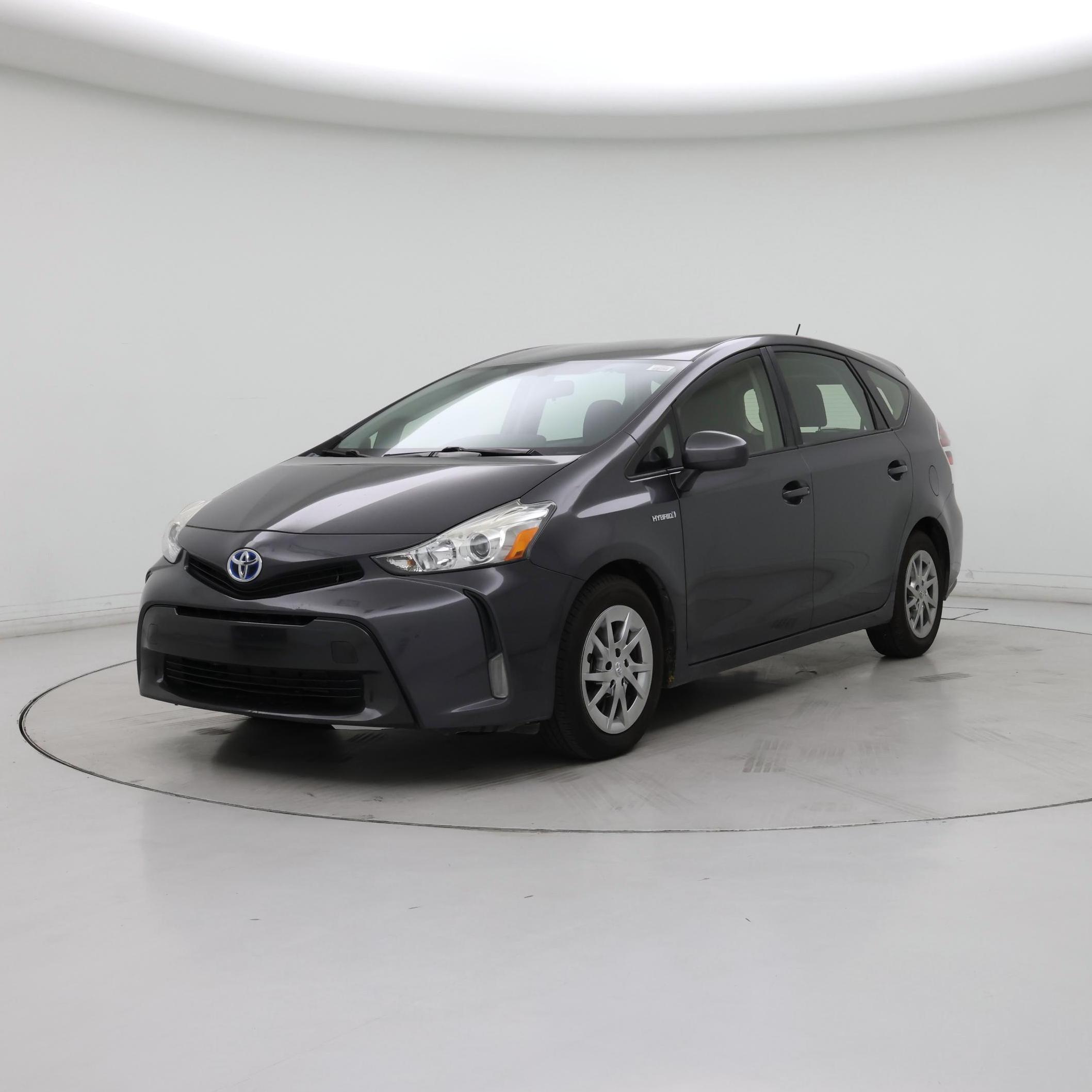 Thumbnail: 2015 Toyota Prius v - 4