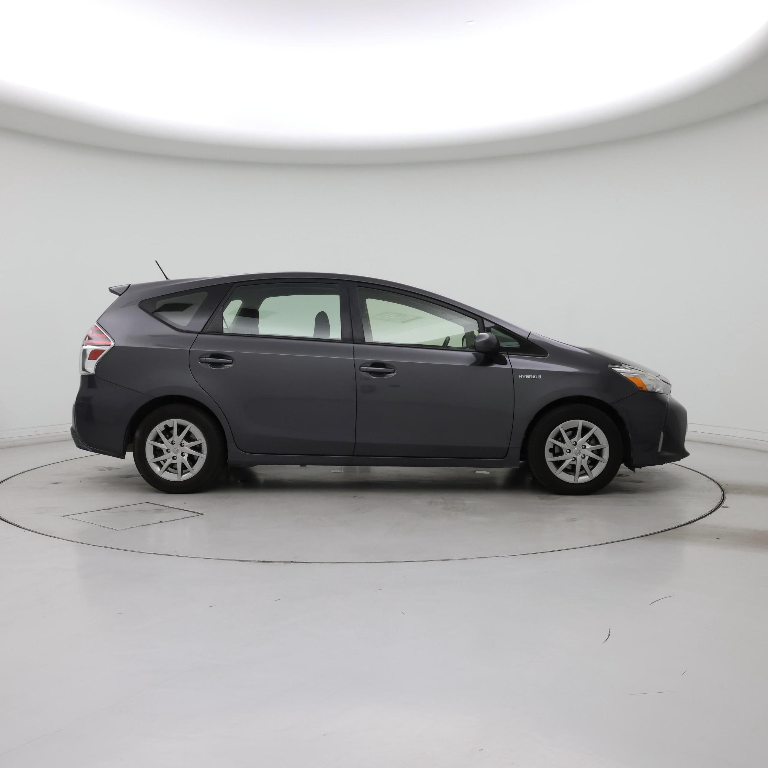 Thumbnail: 2015 Toyota Prius v - 7