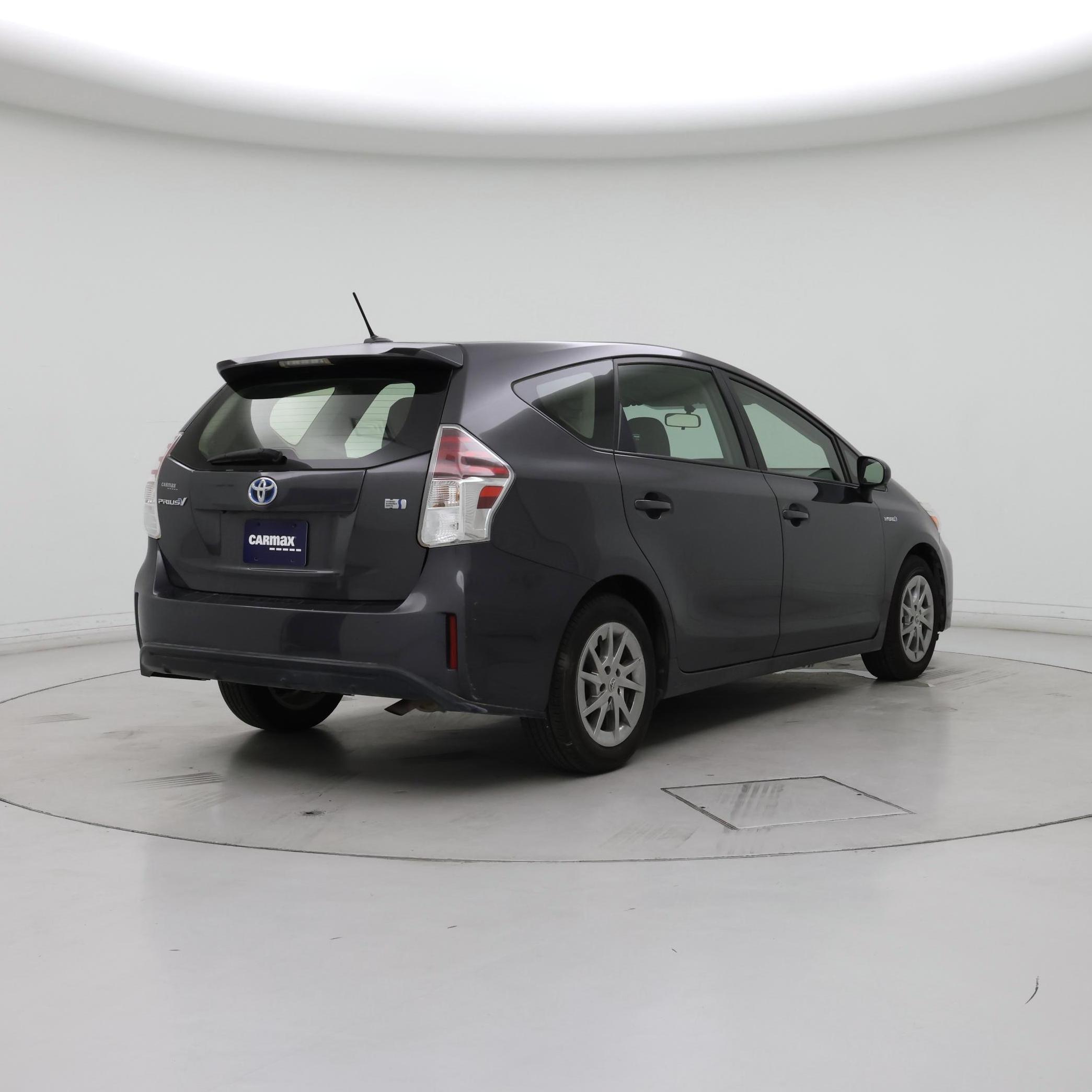 Thumbnail: 2015 Toyota Prius v - 8