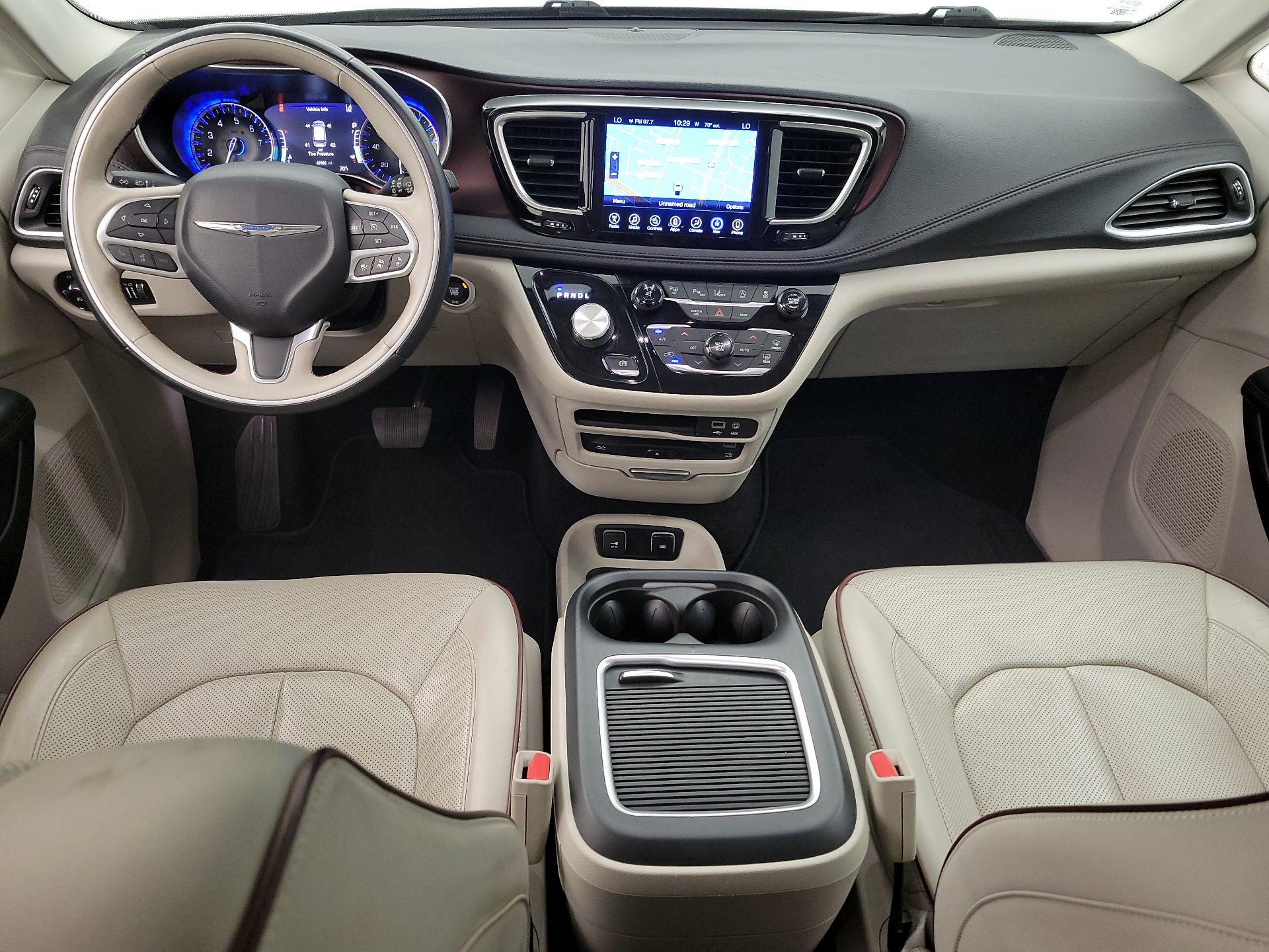 Thumbnail: 2017 Chrysler Pacifica - 9
