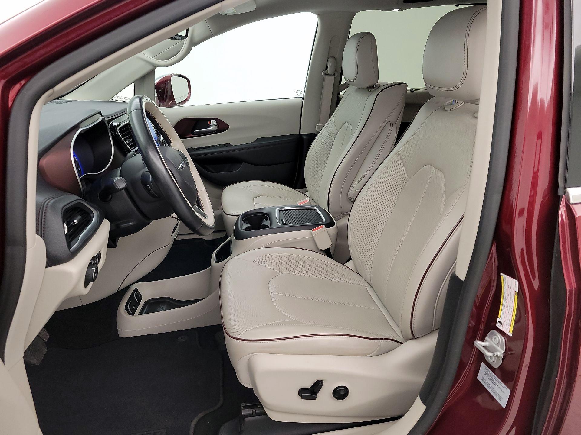 Thumbnail: 2017 Chrysler Pacifica - 11