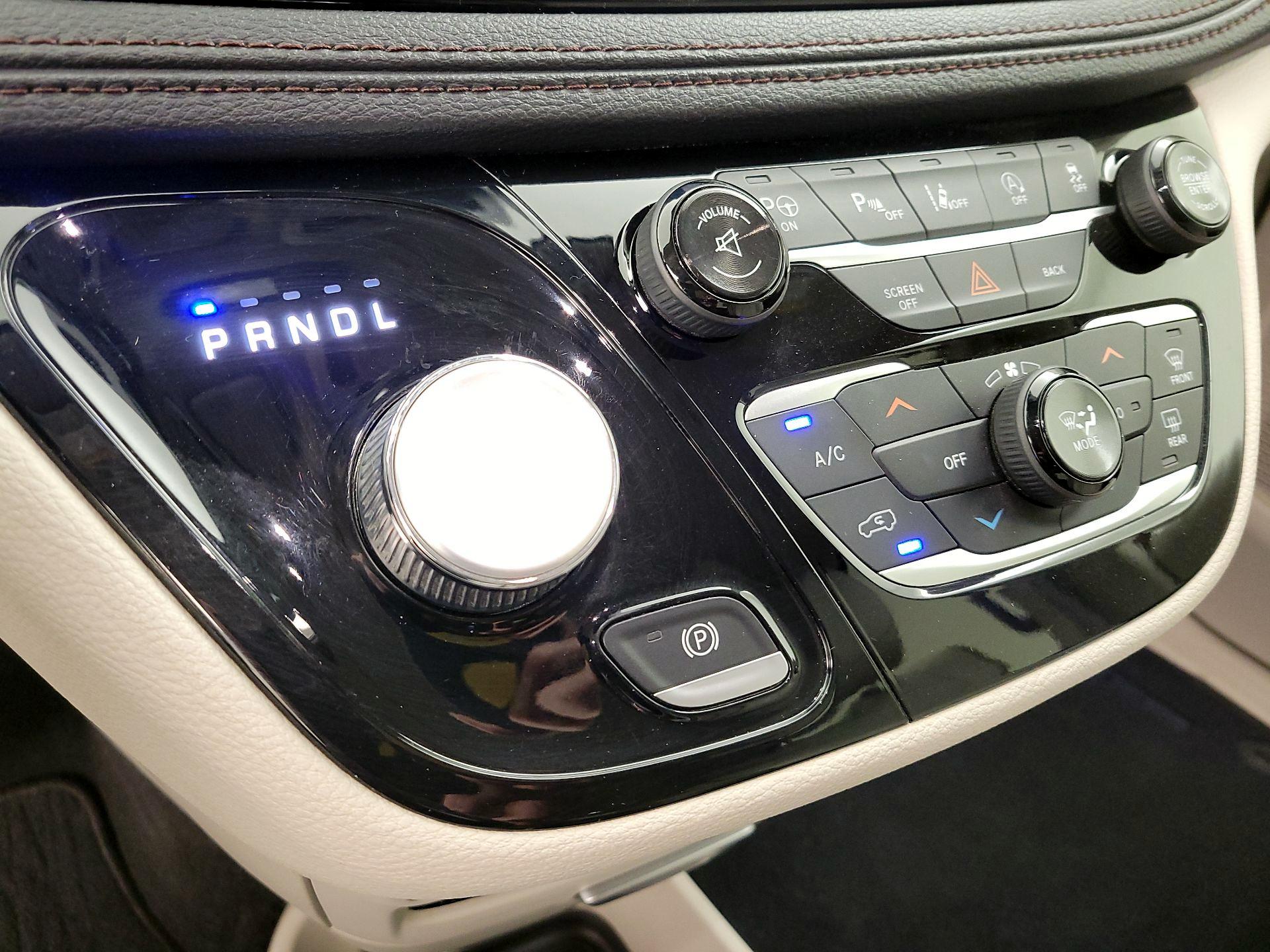 Thumbnail: 2017 Chrysler Pacifica - 18