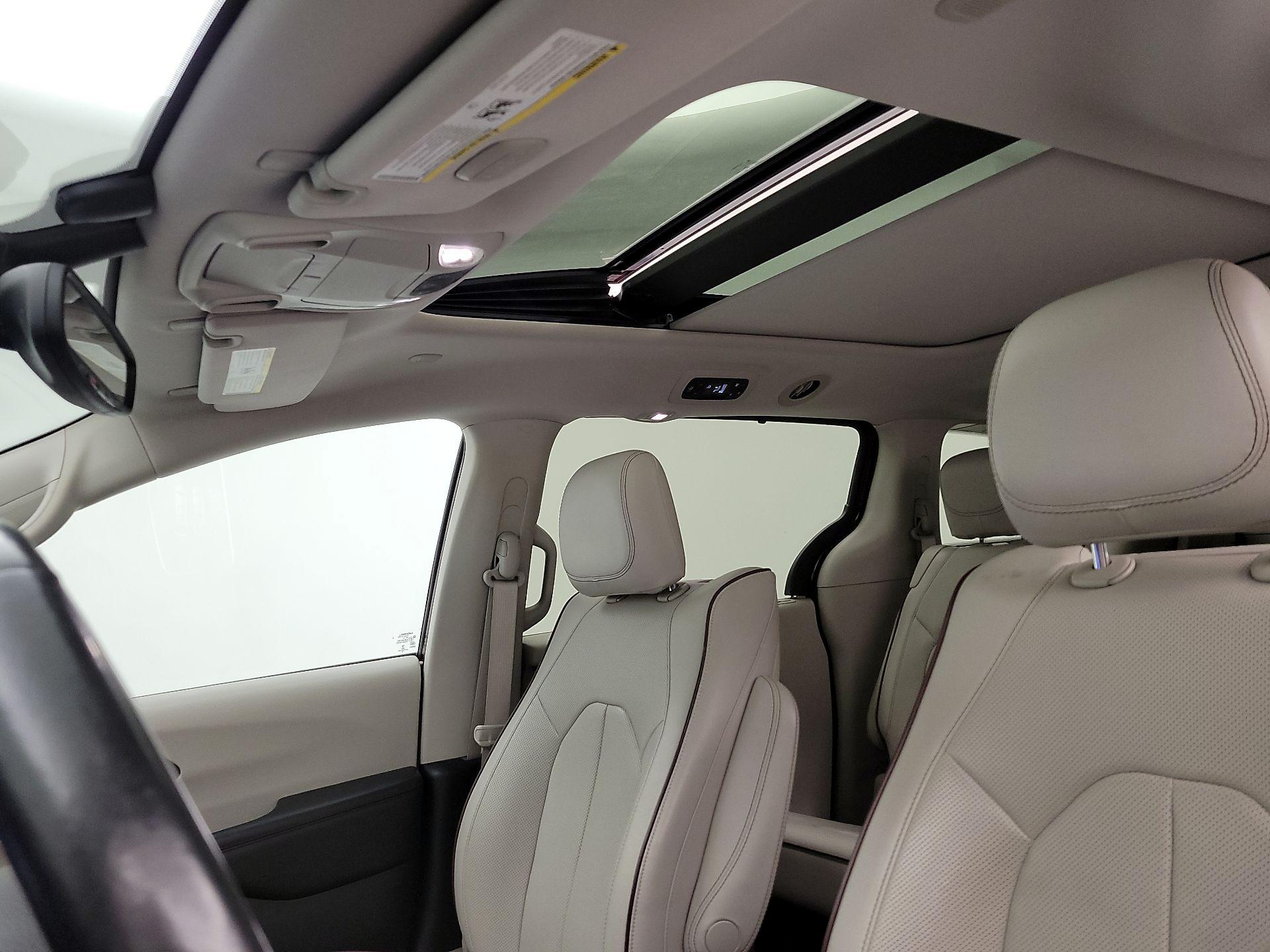 Thumbnail: 2017 Chrysler Pacifica - 20