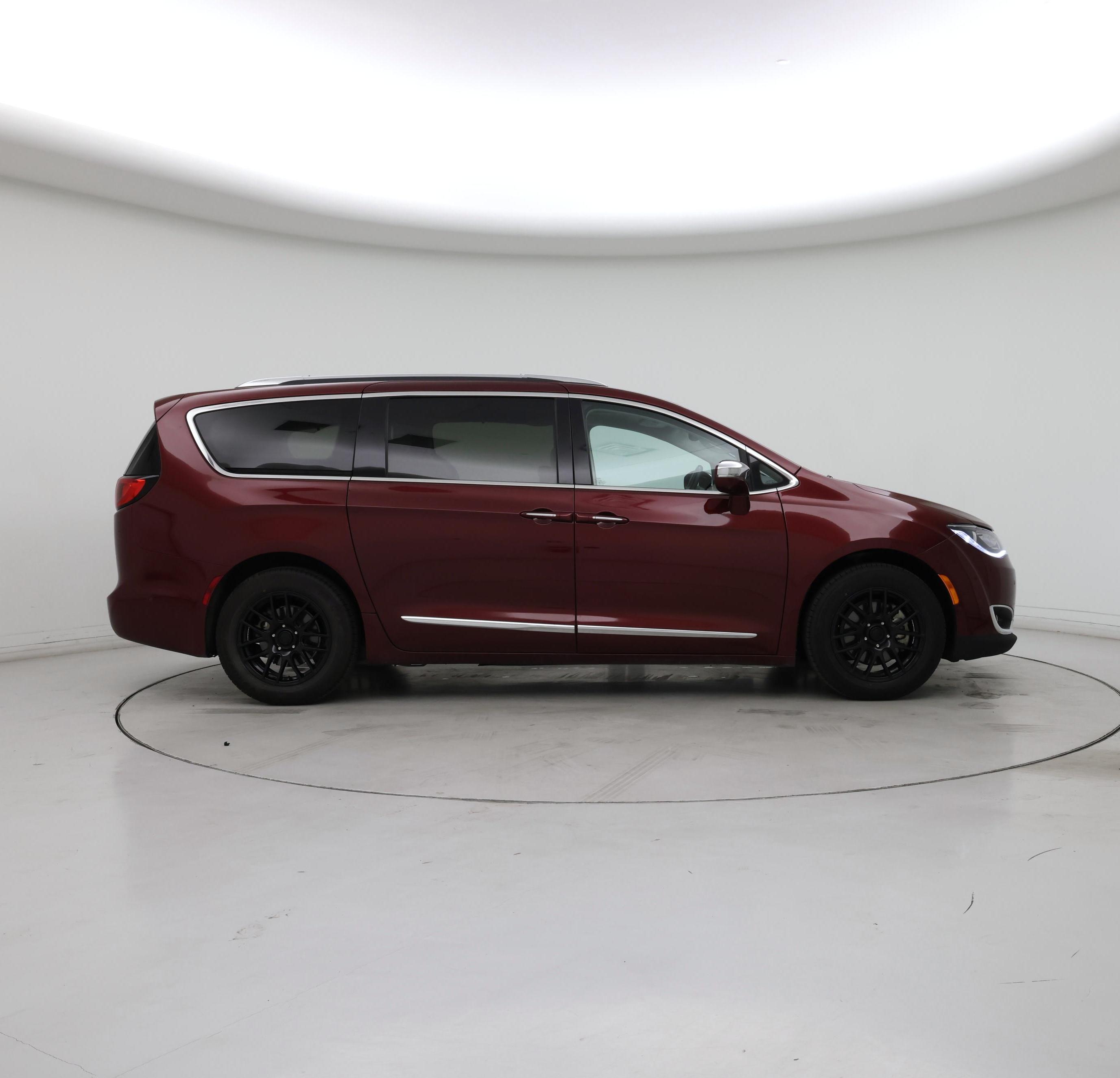 Thumbnail: 2017 Chrysler Pacifica - 7