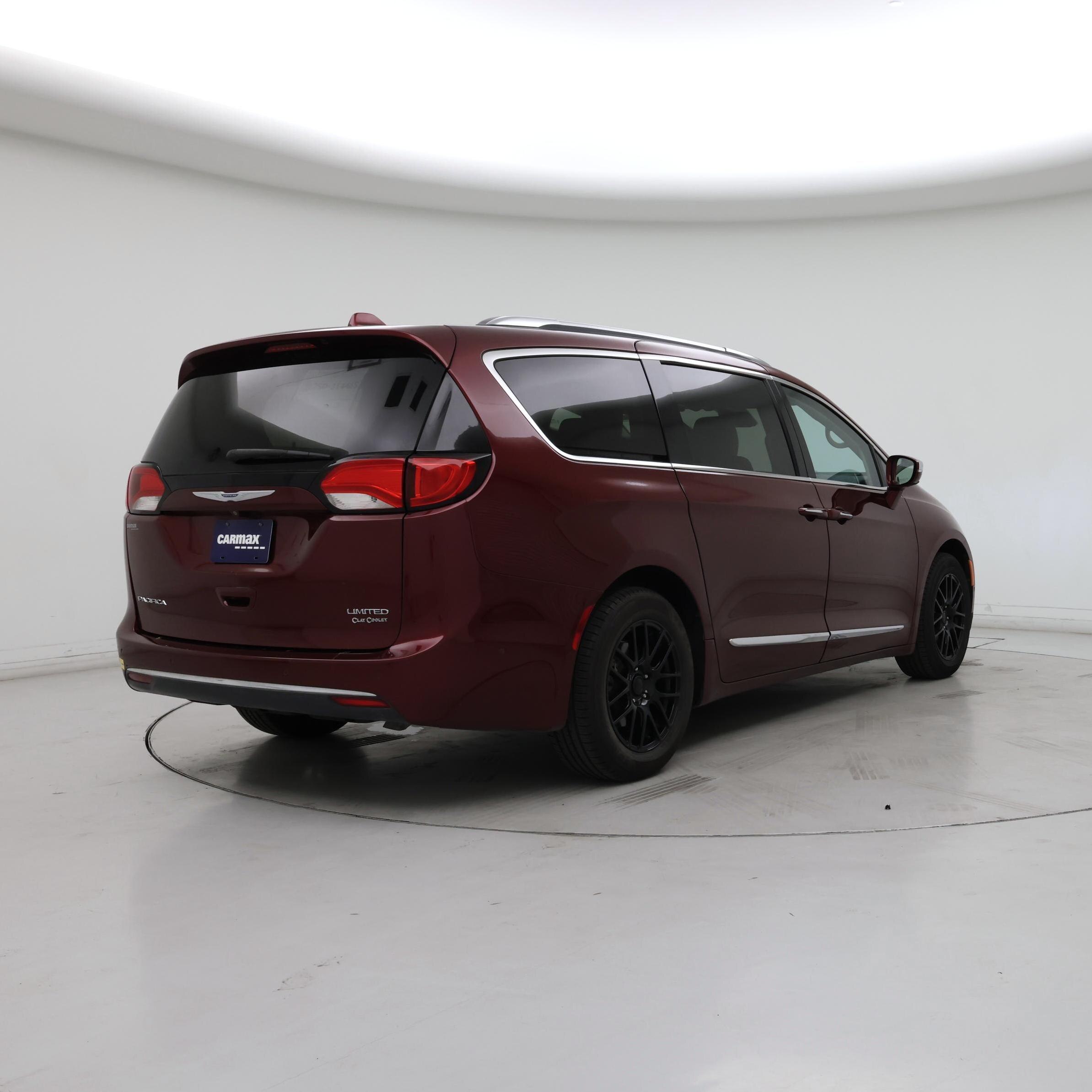 Thumbnail: 2017 Chrysler Pacifica - 8