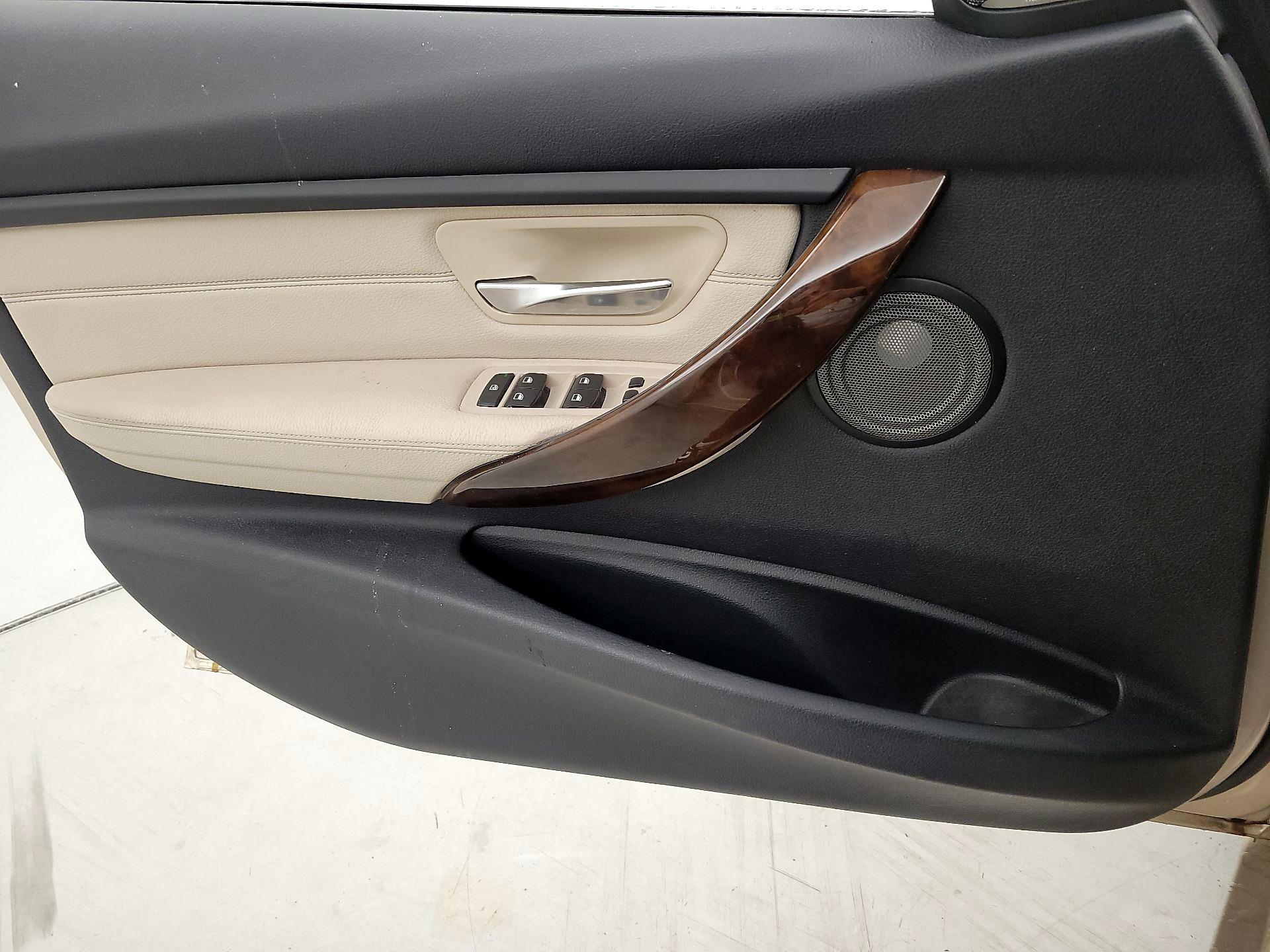 Thumbnail: 2015 BMW 3 Series - 12