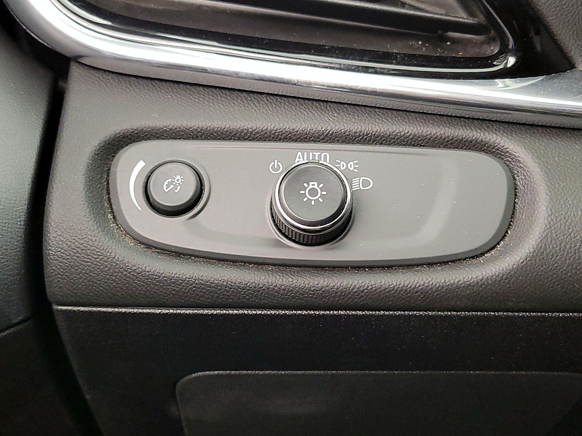 Thumbnail: 2017 Chevrolet Volt - 13