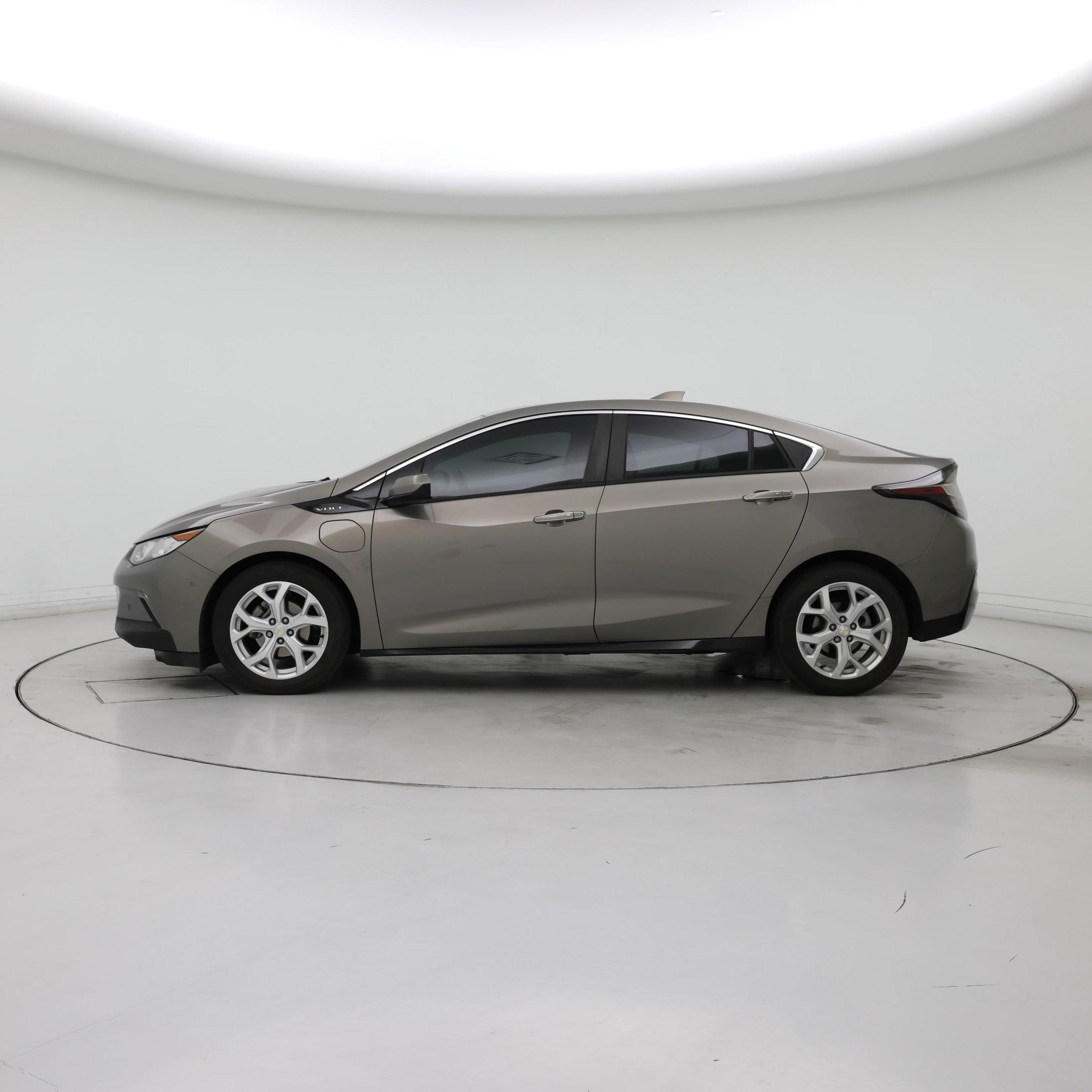 Thumbnail: 2017 Chevrolet Volt - 3