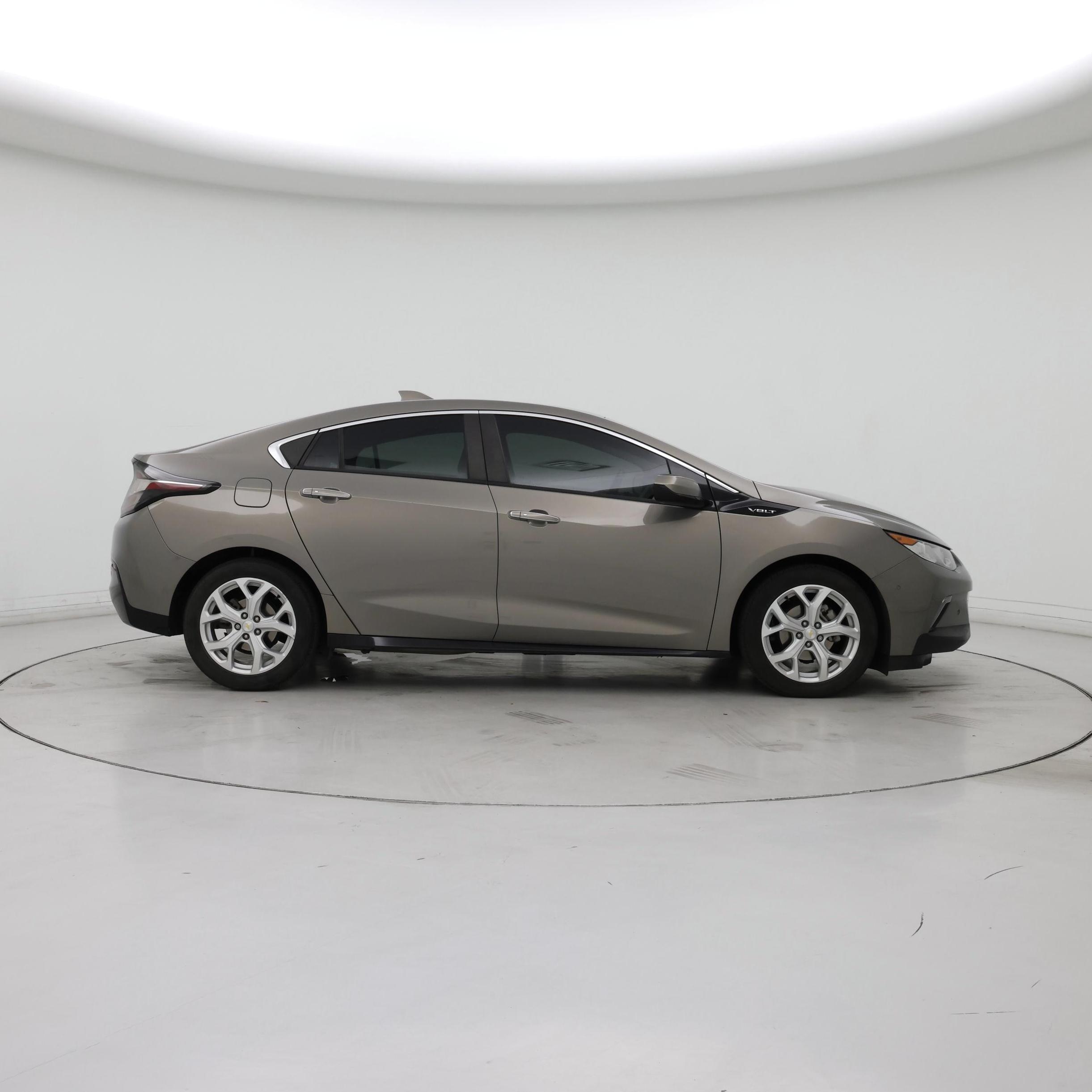 Thumbnail: 2017 Chevrolet Volt - 7