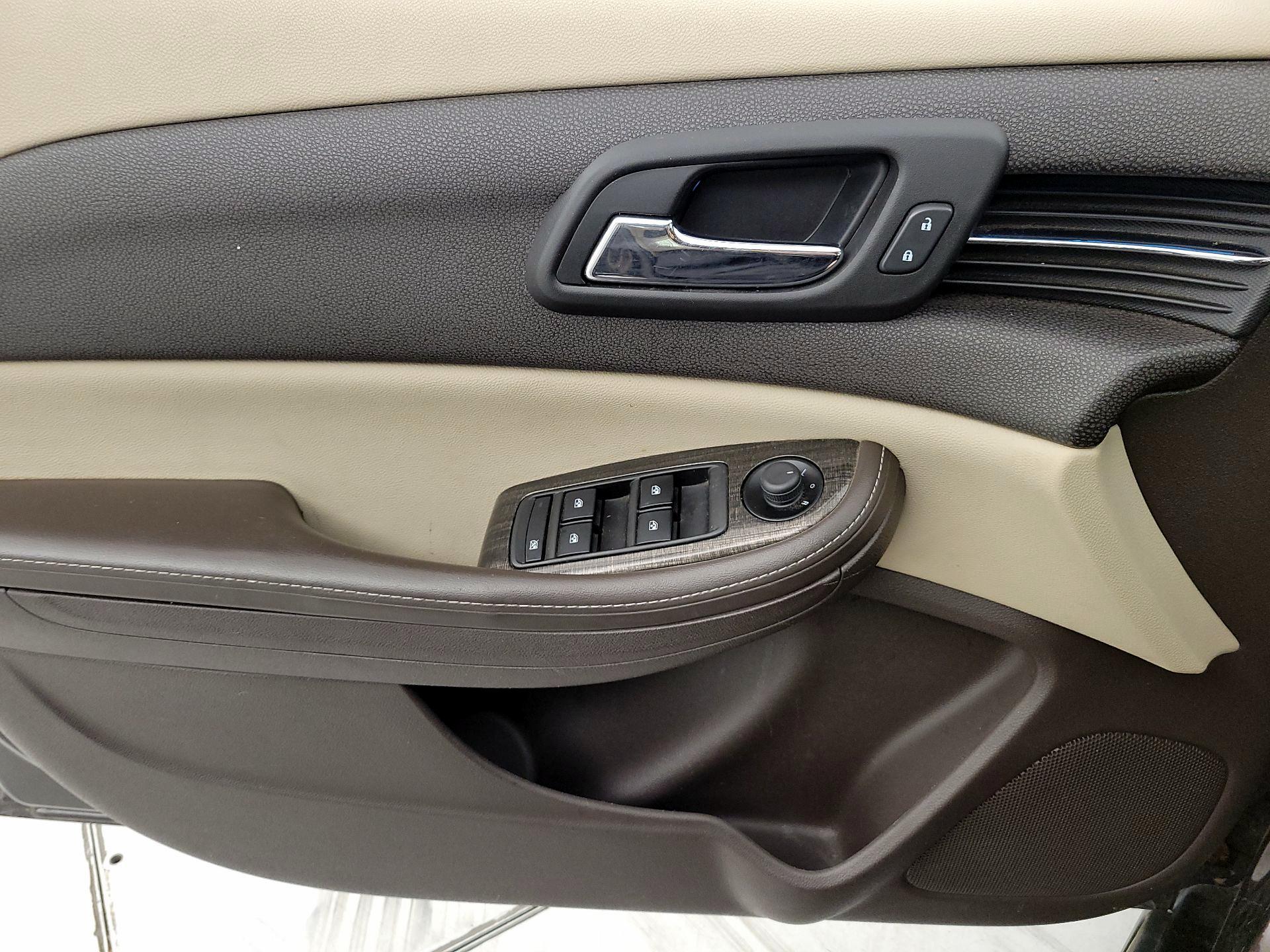 Thumbnail: 2015 Chevrolet Malibu - 12