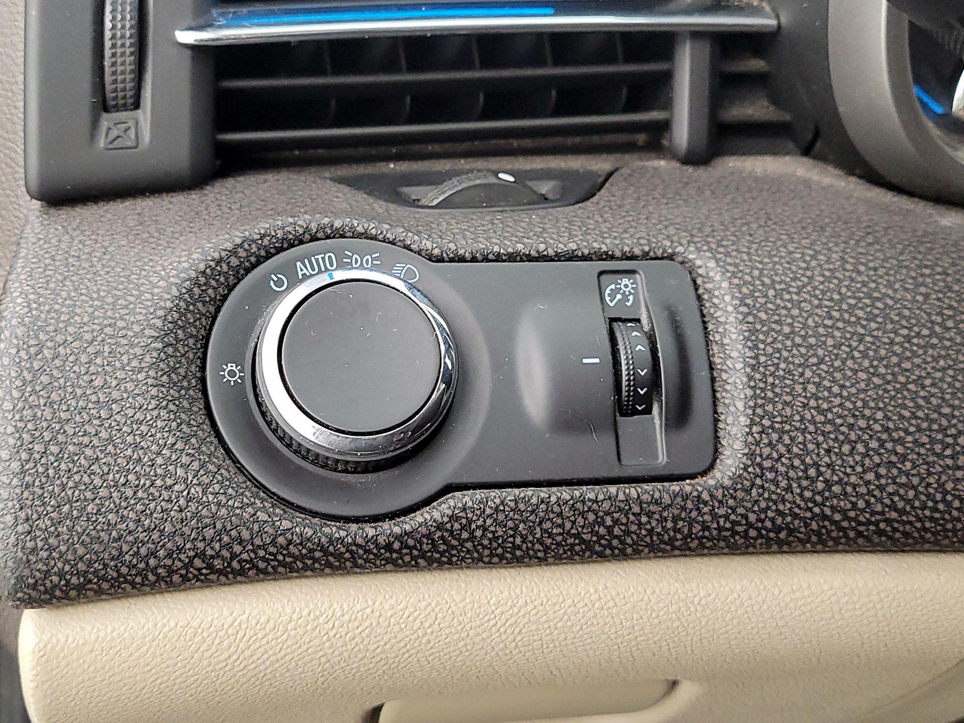 Thumbnail: 2015 Chevrolet Malibu - 13