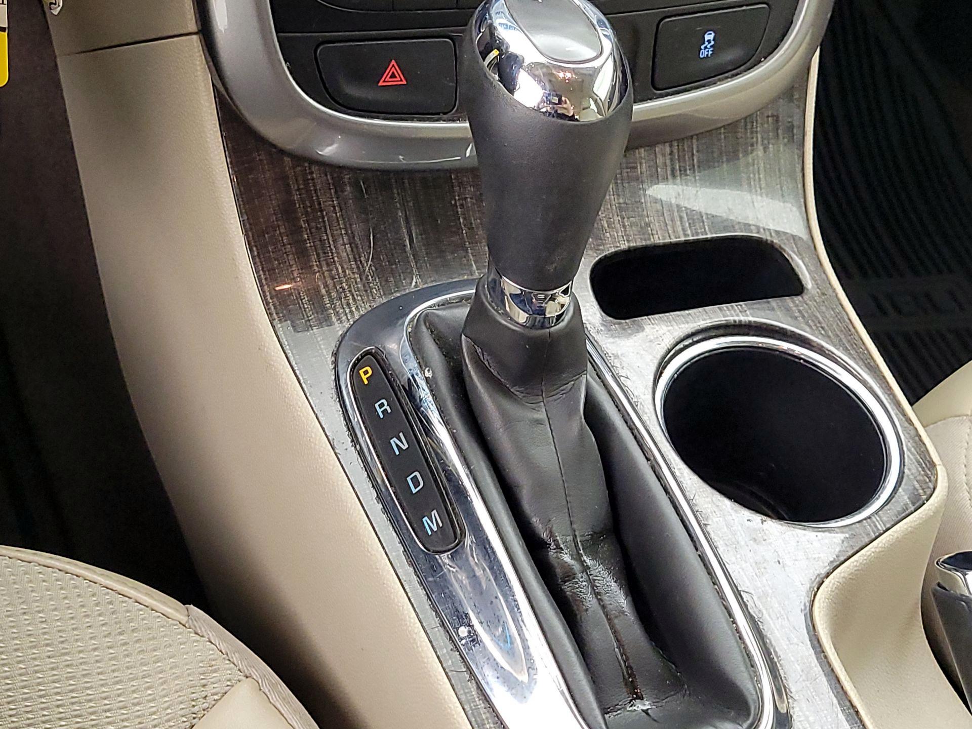 Thumbnail: 2015 Chevrolet Malibu - 17