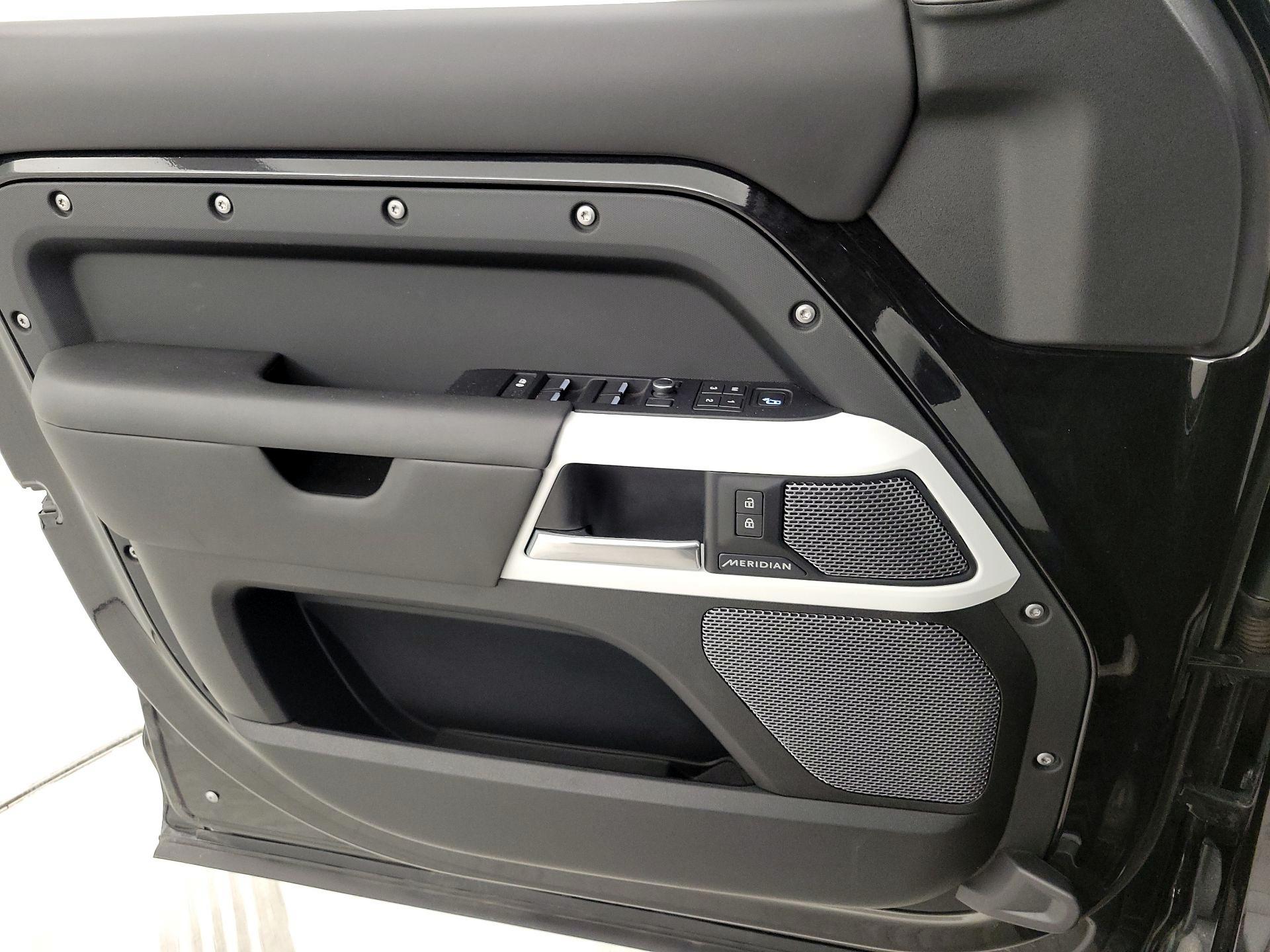 Thumbnail: 2020 Land Rover Defender - 12