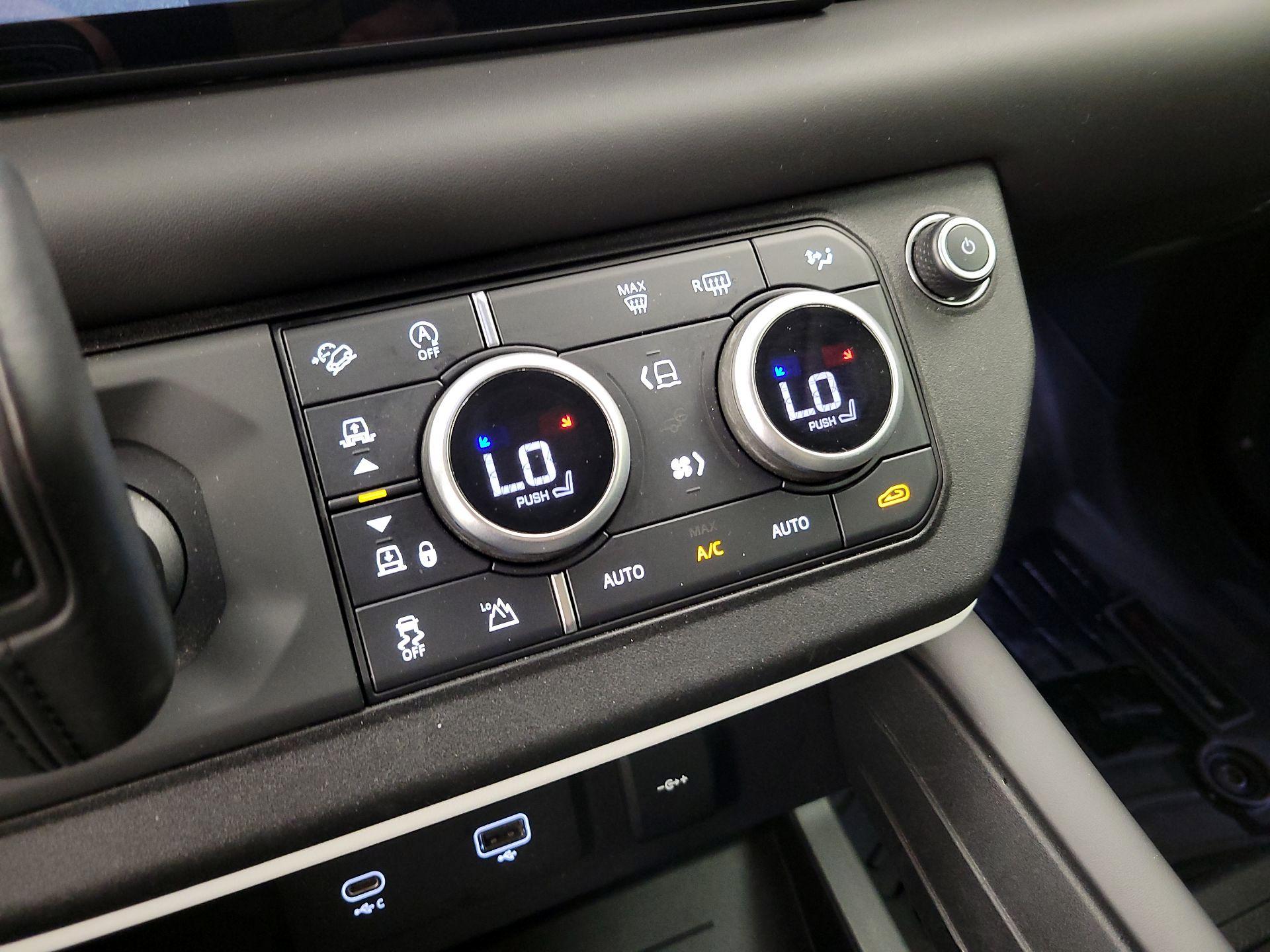 Thumbnail: 2020 Land Rover Defender - 14