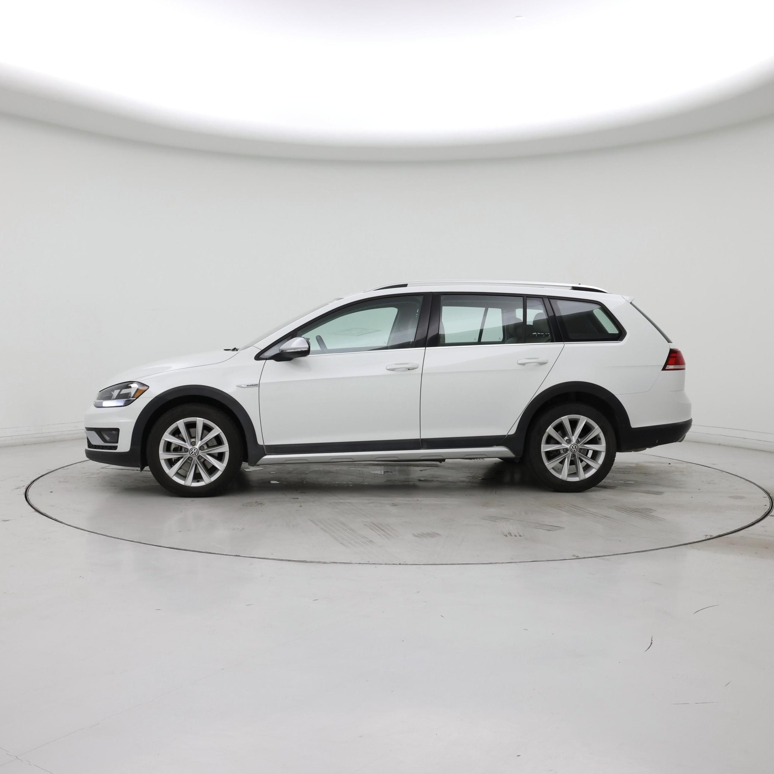 Thumbnail: 2018 Volkswagen Golf - 3