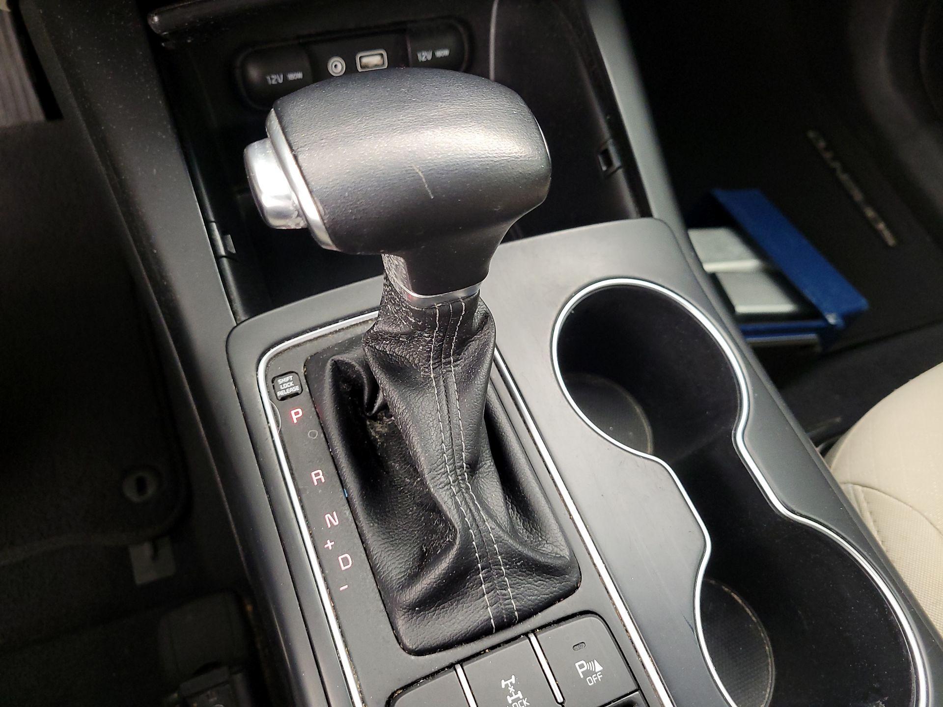 Thumbnail: 2019 Kia Sorento - 17