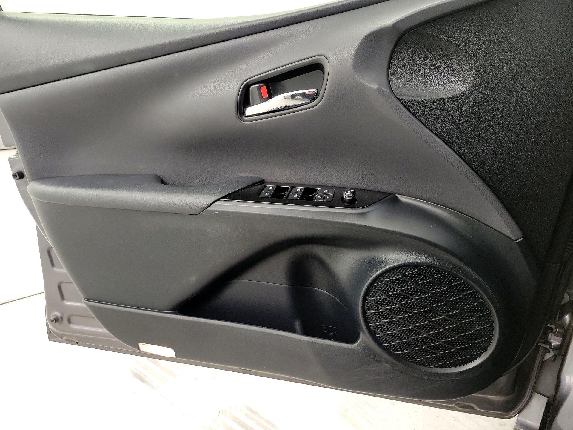 Thumbnail: 2018 Toyota Prius - 12