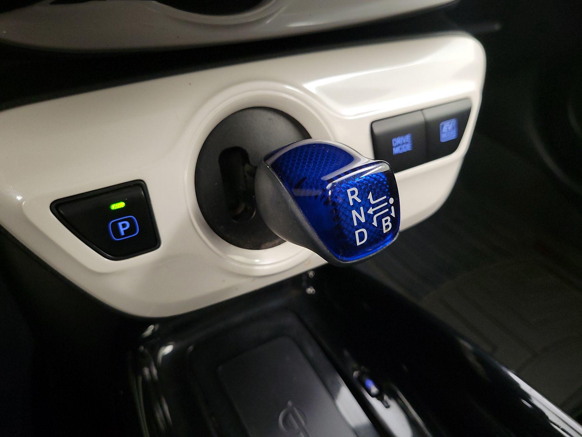 Thumbnail: 2018 Toyota Prius - 17
