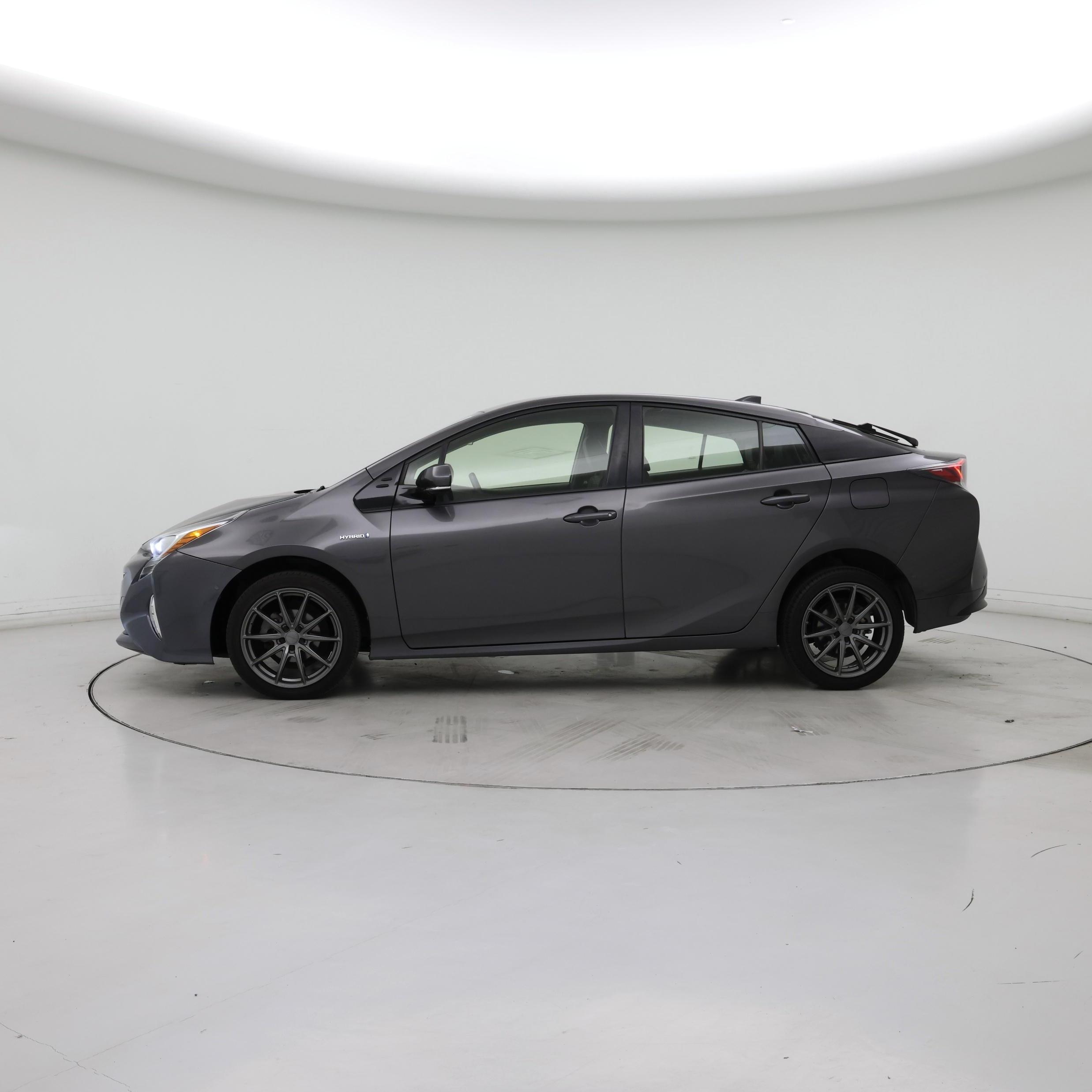 Thumbnail: 2018 Toyota Prius - 3