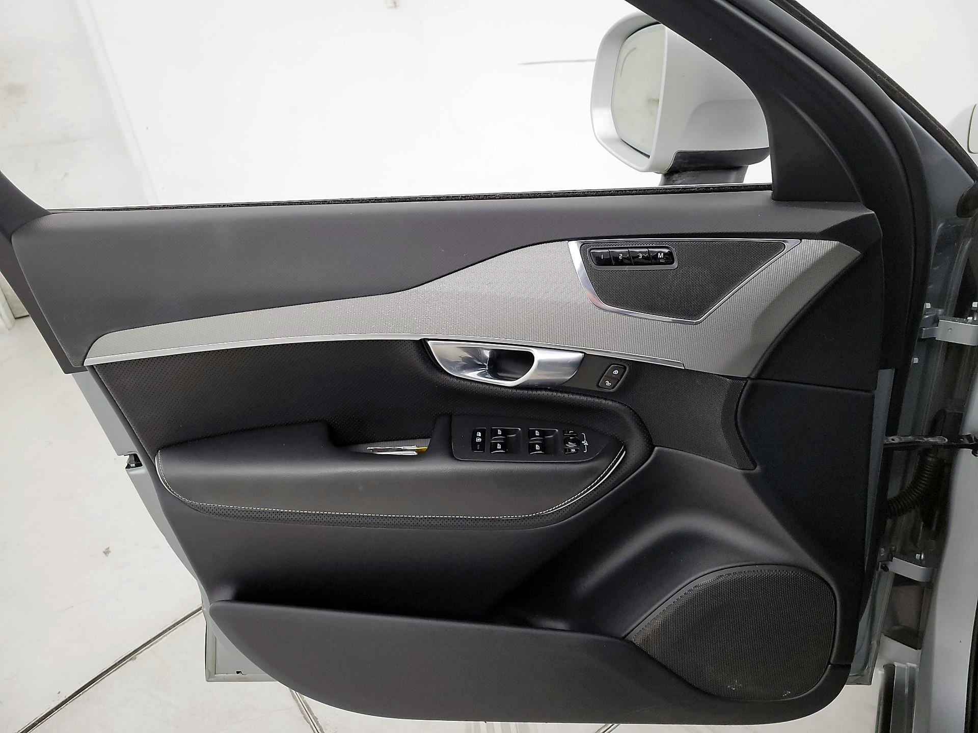 Thumbnail: 2017 Volvo XC90 - 12