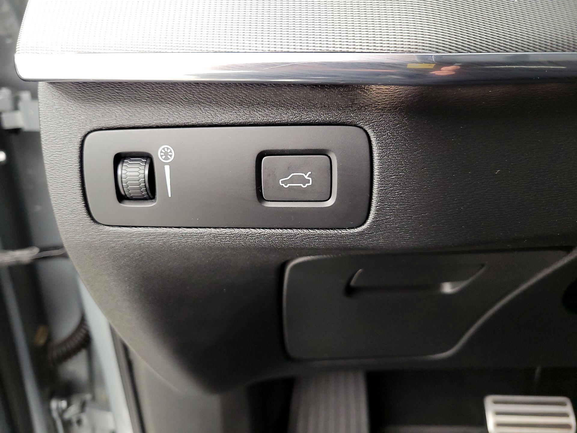 Thumbnail: 2017 Volvo XC90 - 13