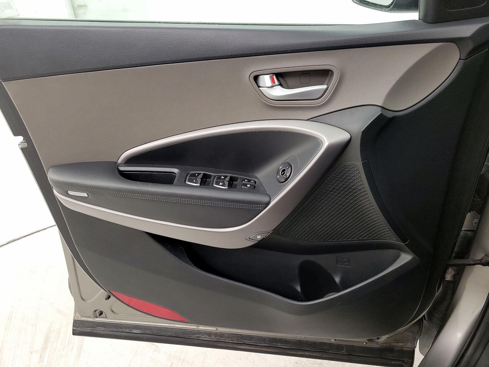 Thumbnail: 2016 Hyundai Santa Fe - 12