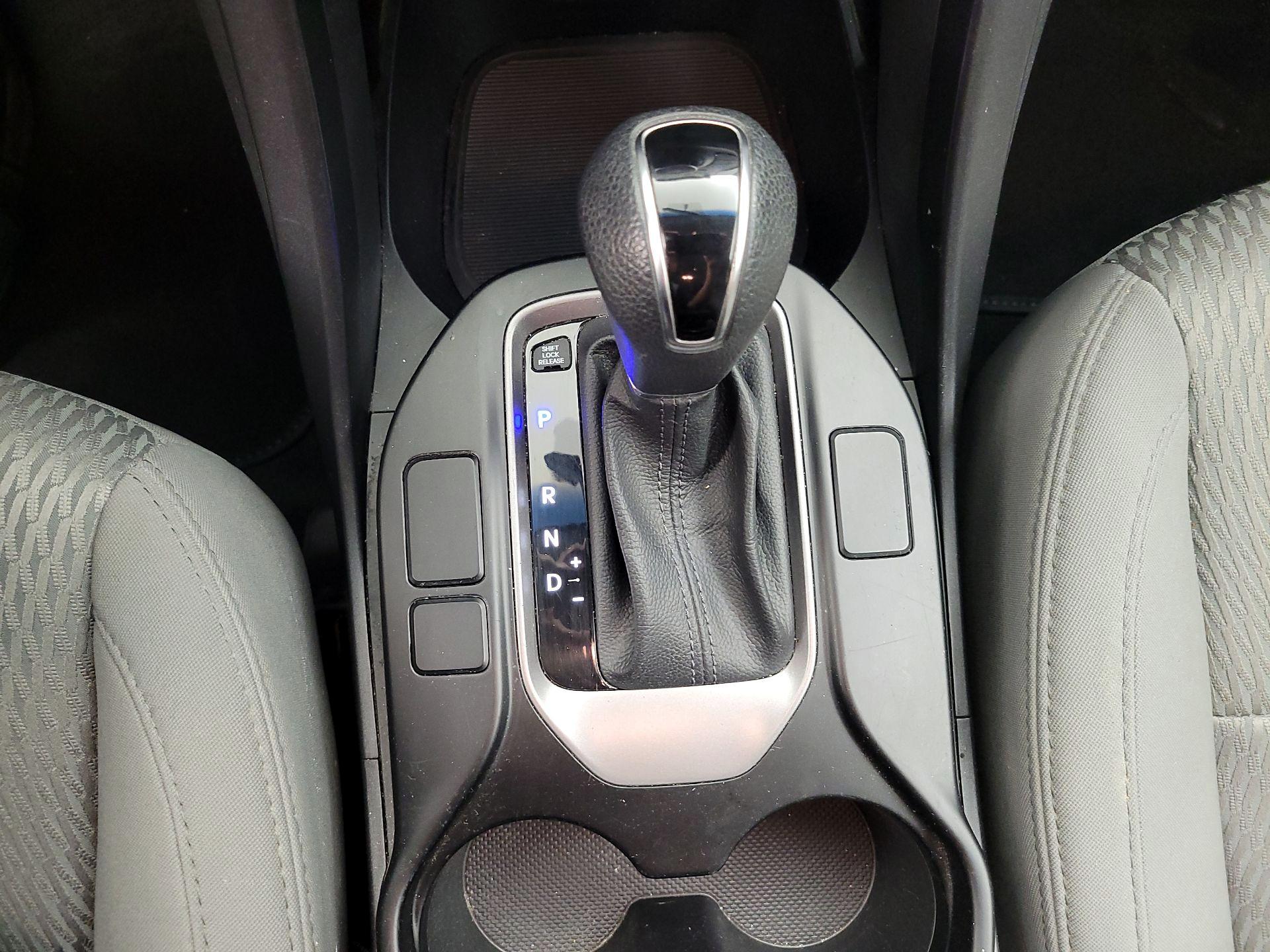 Thumbnail: 2016 Hyundai Santa Fe - 16