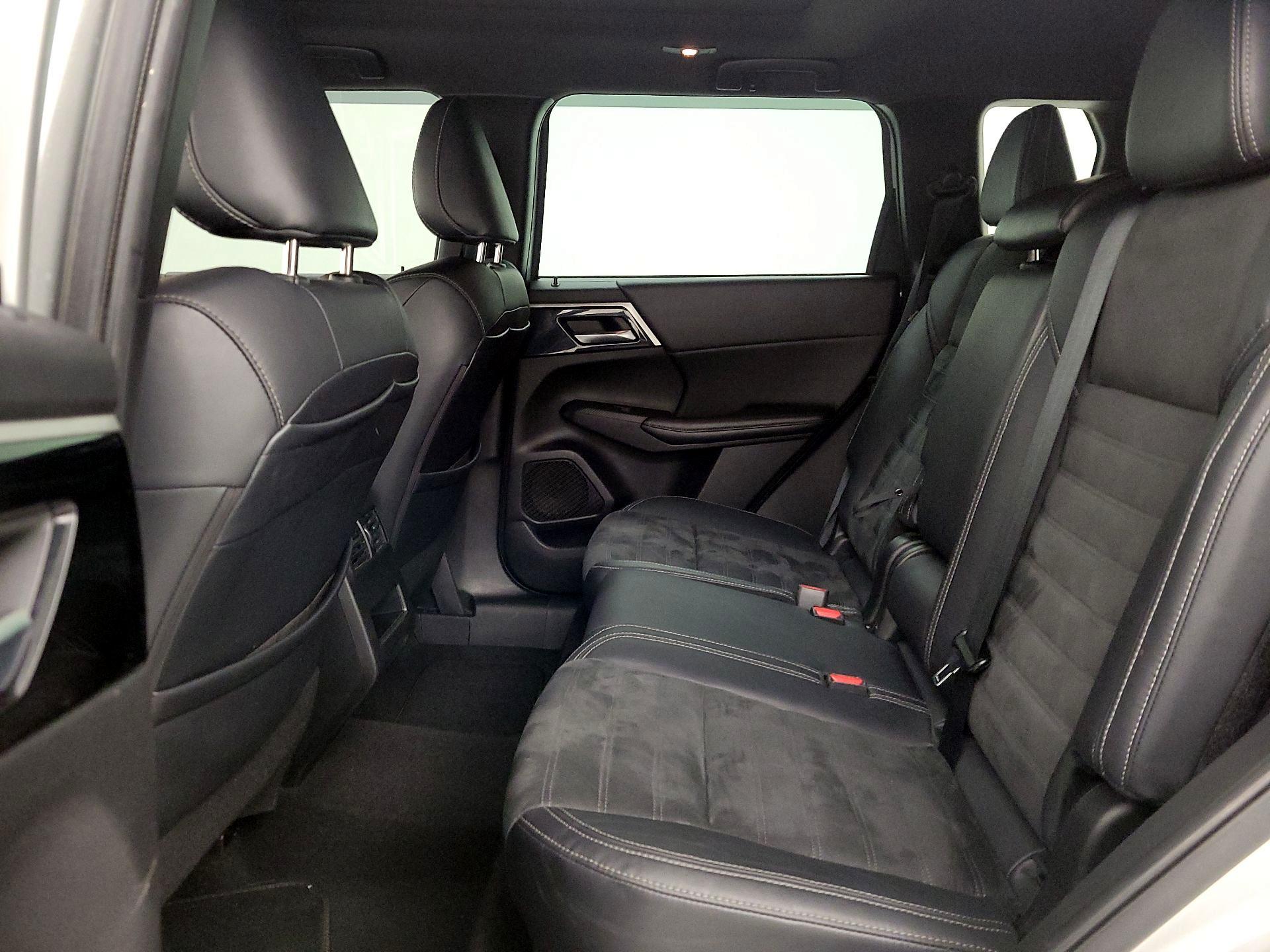 Thumbnail: 2022 Mitsubishi Outlander - 20