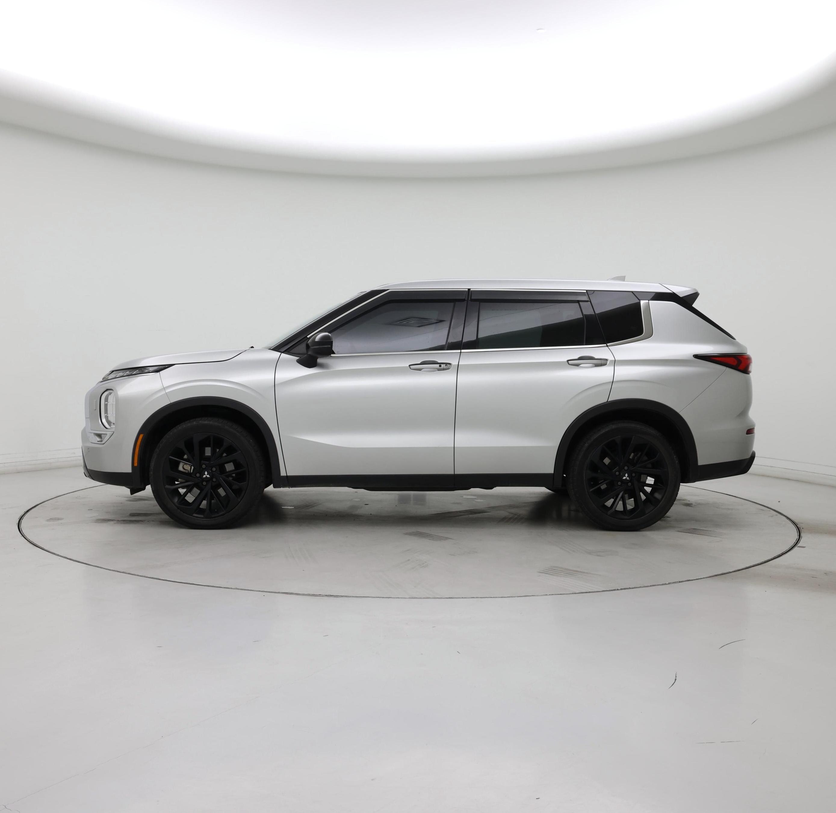 Thumbnail: 2022 Mitsubishi Outlander - 3