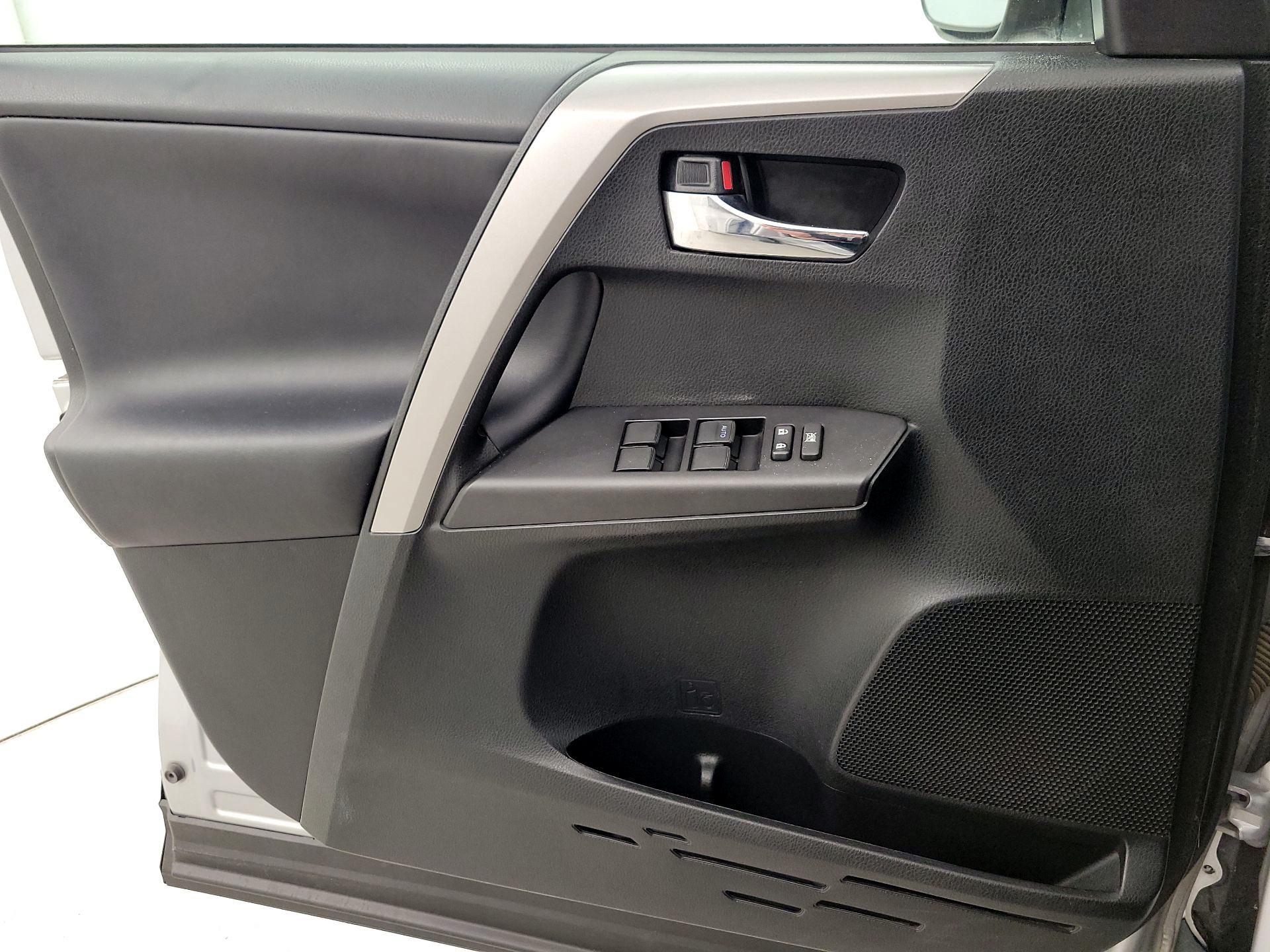 Thumbnail: 2017 Toyota RAV4 - 12