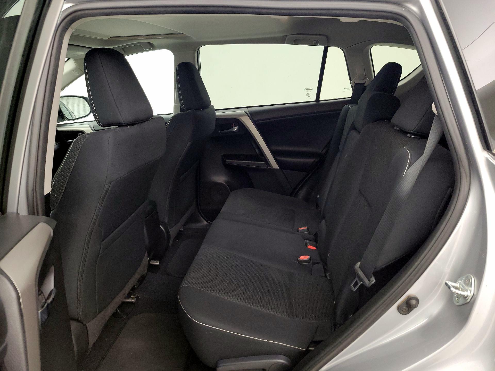 Thumbnail: 2017 Toyota RAV4 - 20