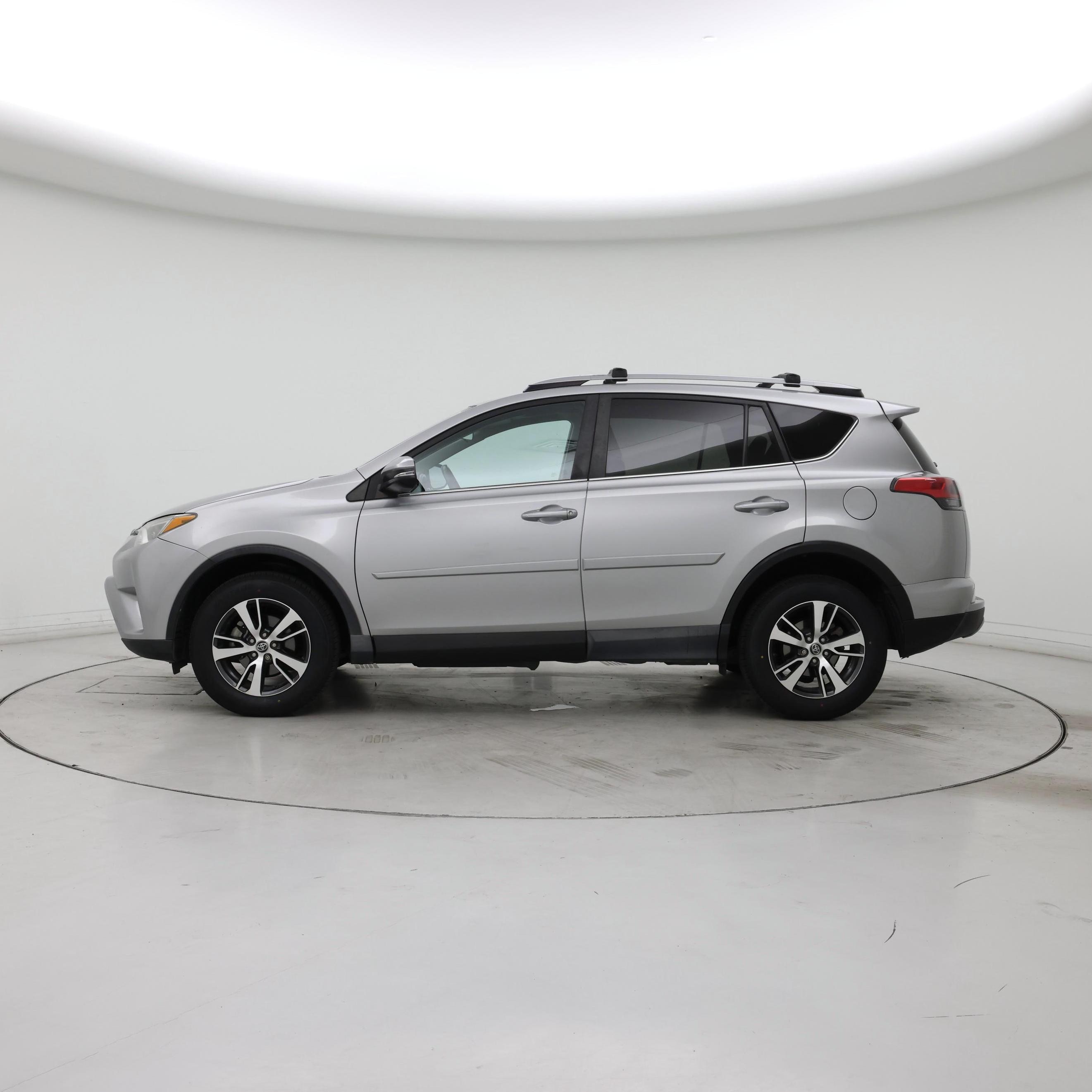 Thumbnail: 2017 Toyota RAV4 - 3