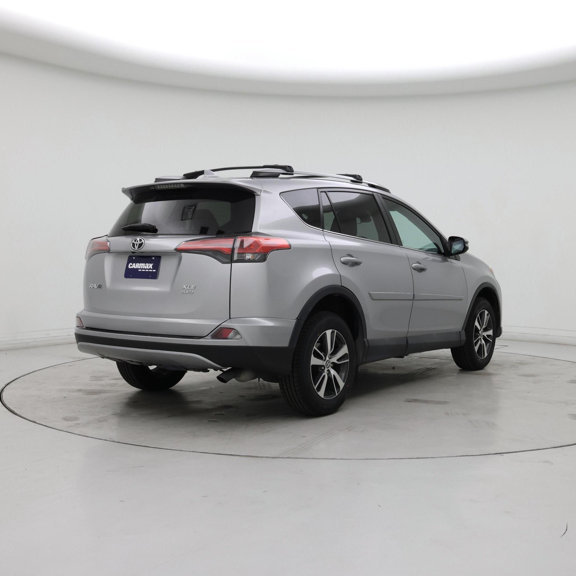 Thumbnail: 2017 Toyota RAV4 - 8