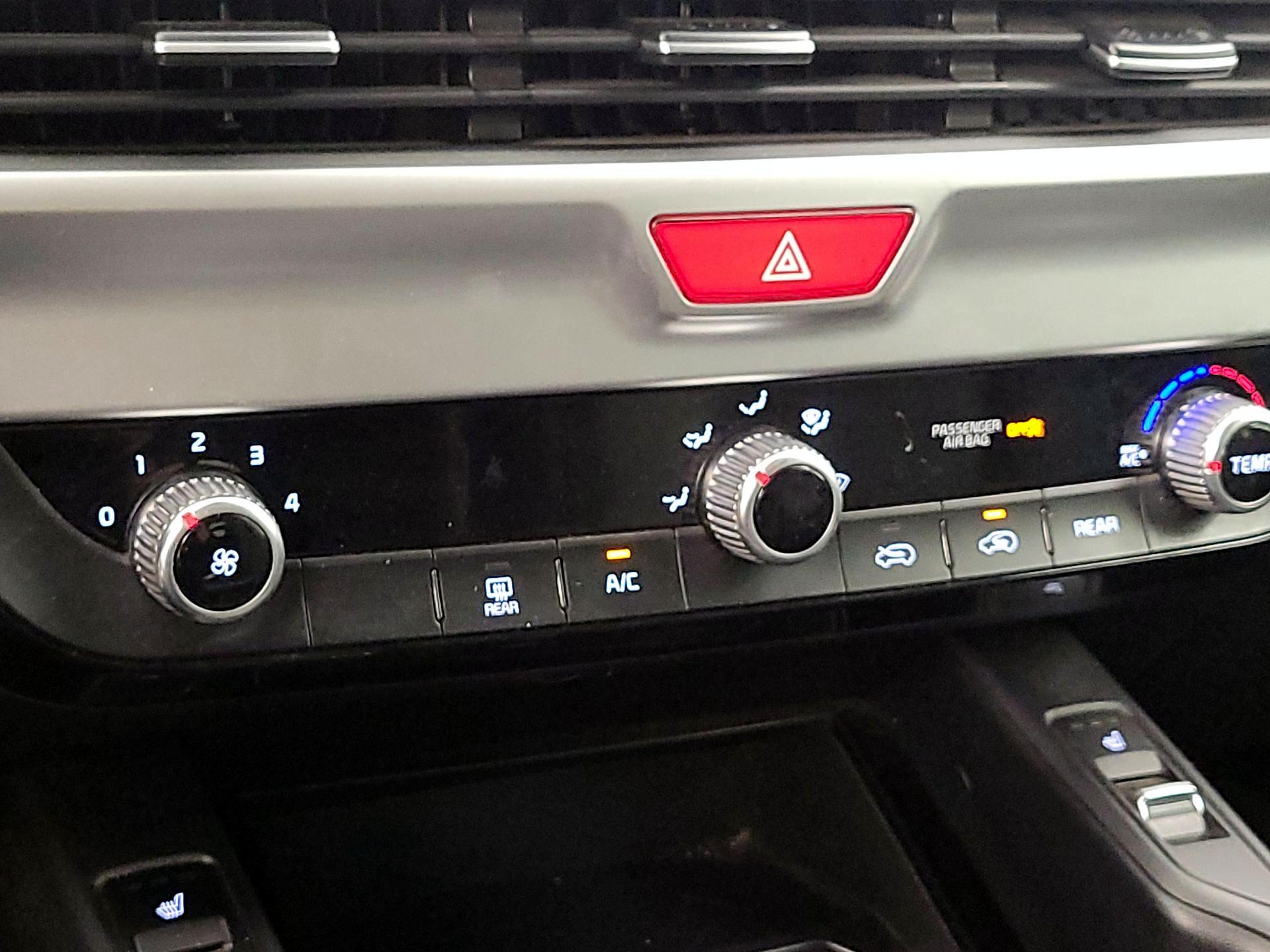 Thumbnail: 2020 Kia Telluride - 16