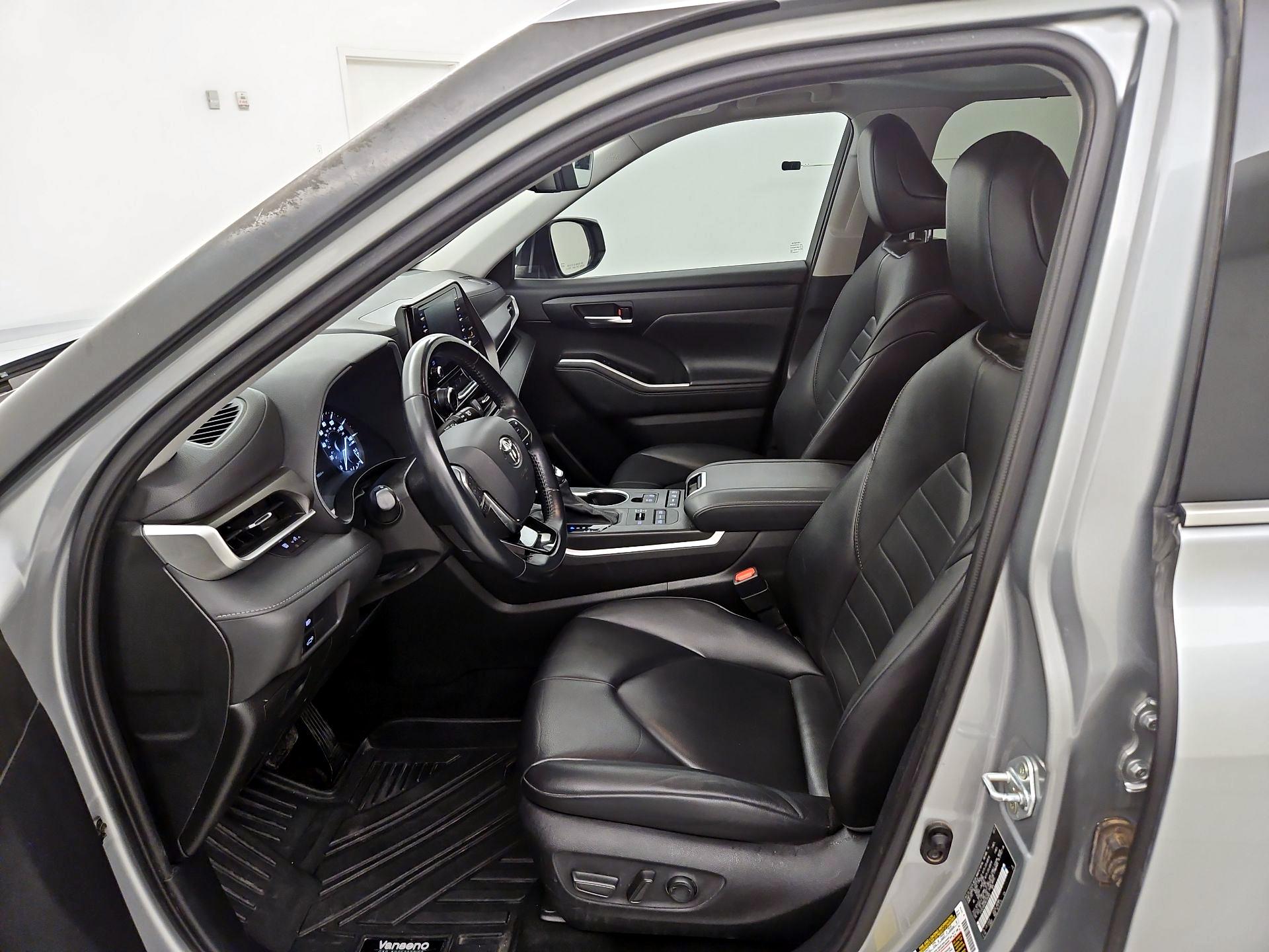 Thumbnail: 2021 Toyota Highlander - 11