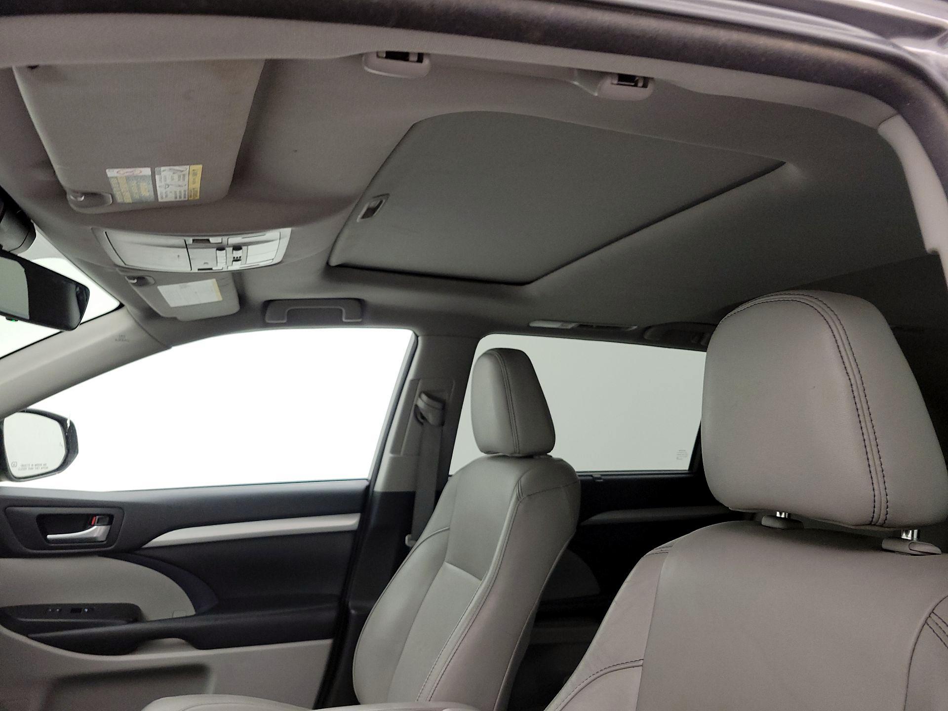 Thumbnail: 2018 Toyota Highlander - 18