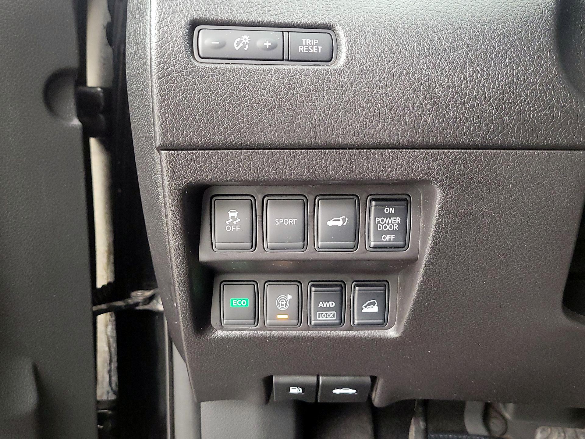 Thumbnail: 2015 Nissan Rogue - 13