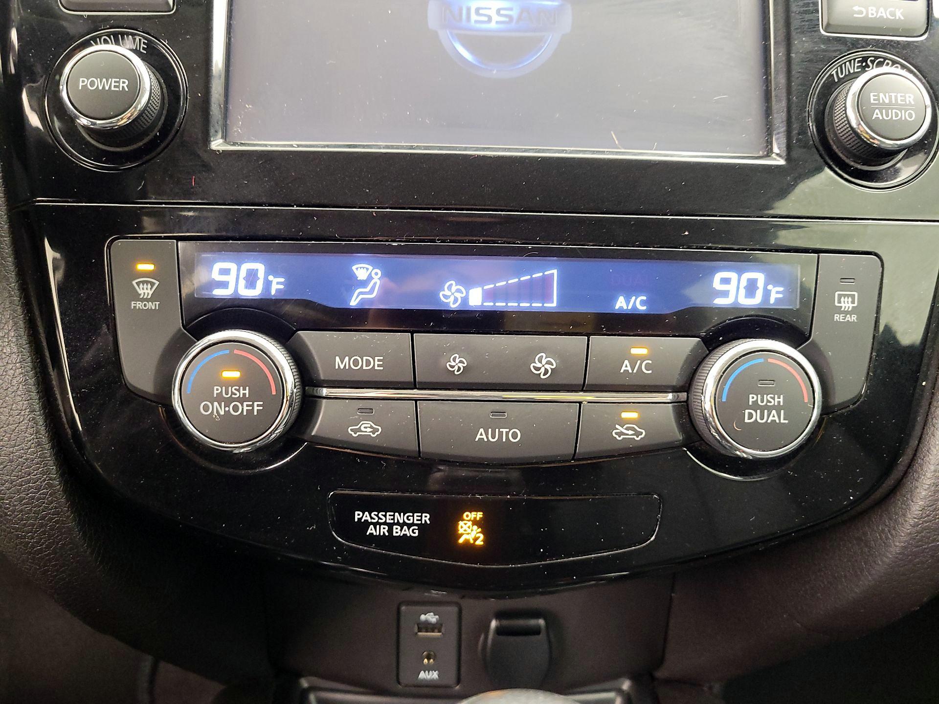 Thumbnail: 2015 Nissan Rogue - 16