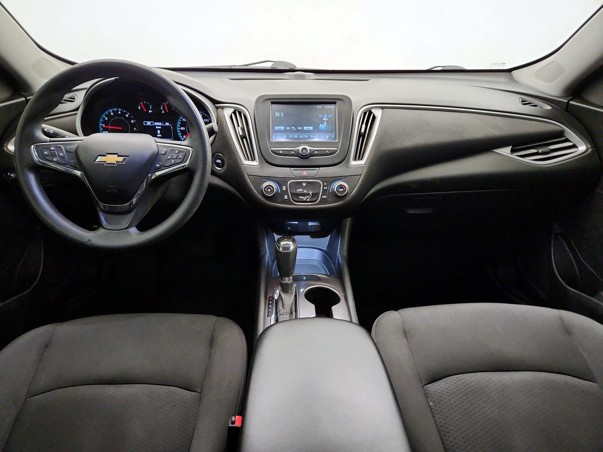 Thumbnail: 2018 Chevrolet Malibu - 9