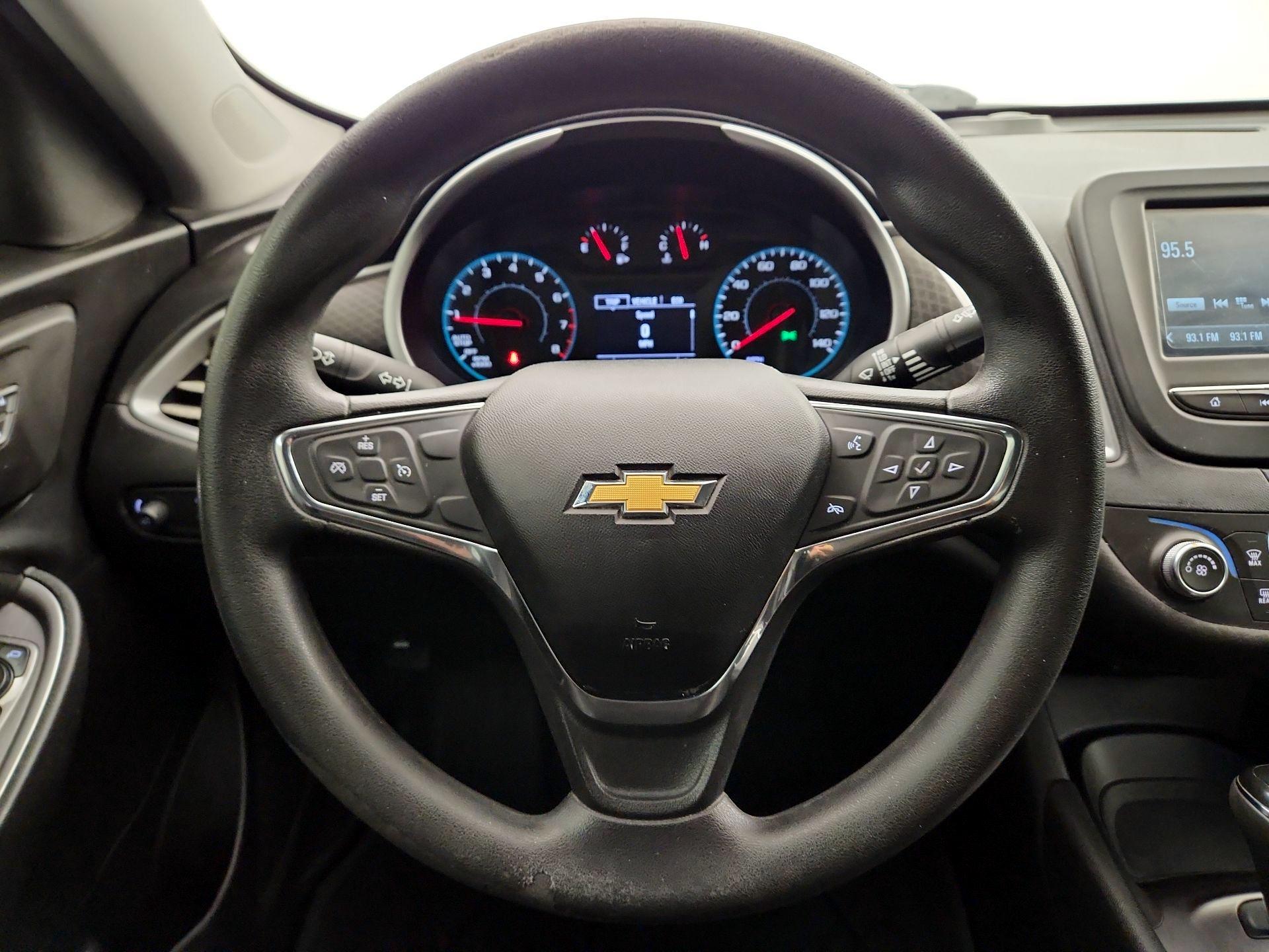 Thumbnail: 2018 Chevrolet Malibu - 10